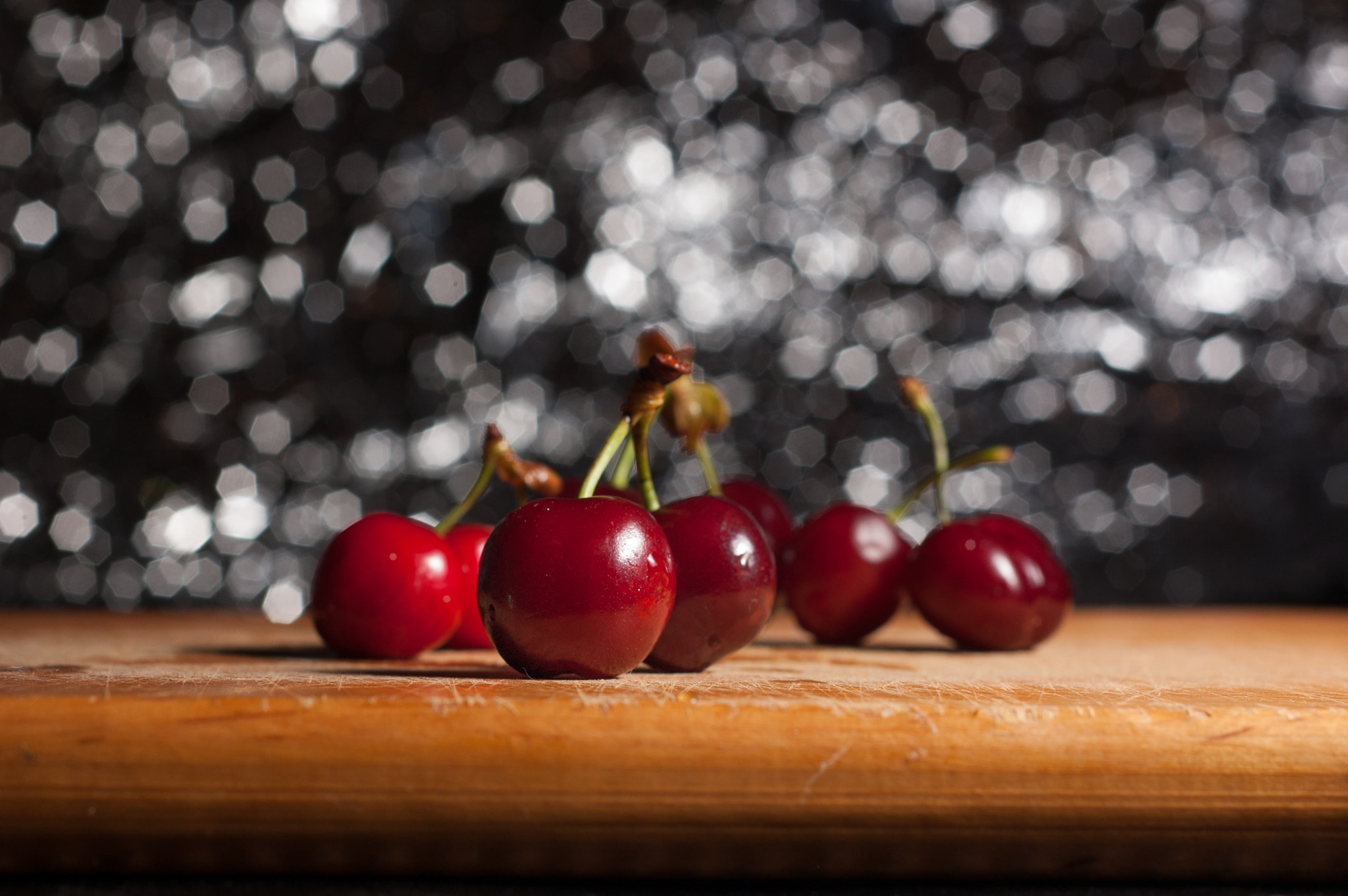 Nikon D40 + Nikon AF Nikkor 50mm F1.8D sample photo. Dancing cherries photography