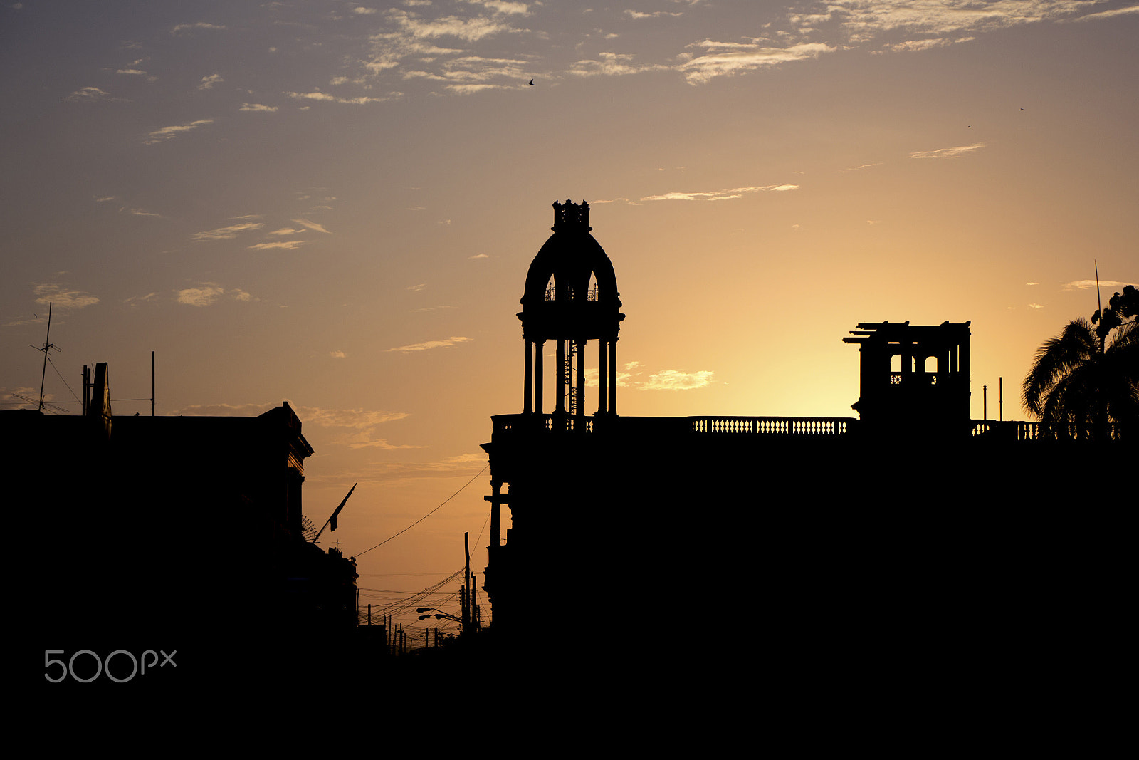 Canon EF-S 18-135mm F3.5-5.6 IS STM sample photo. Plaza de armas silhouette photography