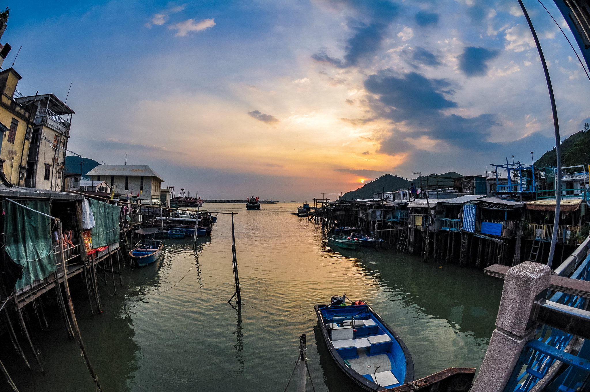 Nikon AF DX Fisheye-Nikkor 10.5mm F2.8G ED sample photo. Tai o at sunset photography