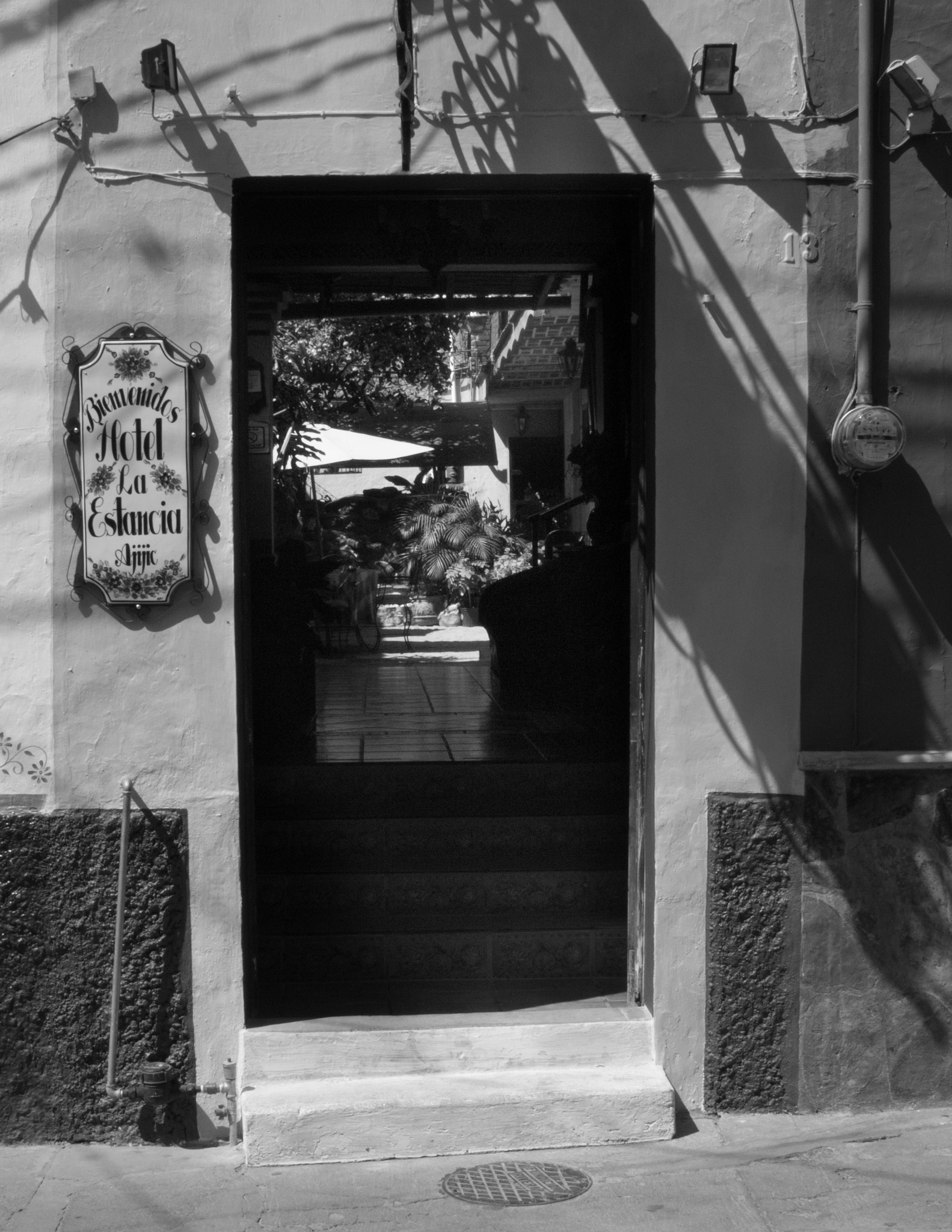 Nikon 1 V1 + Nikon 1 Nikkor 18.5mm F1.8 sample photo. Hotel shadows ajijic, mexico photography
