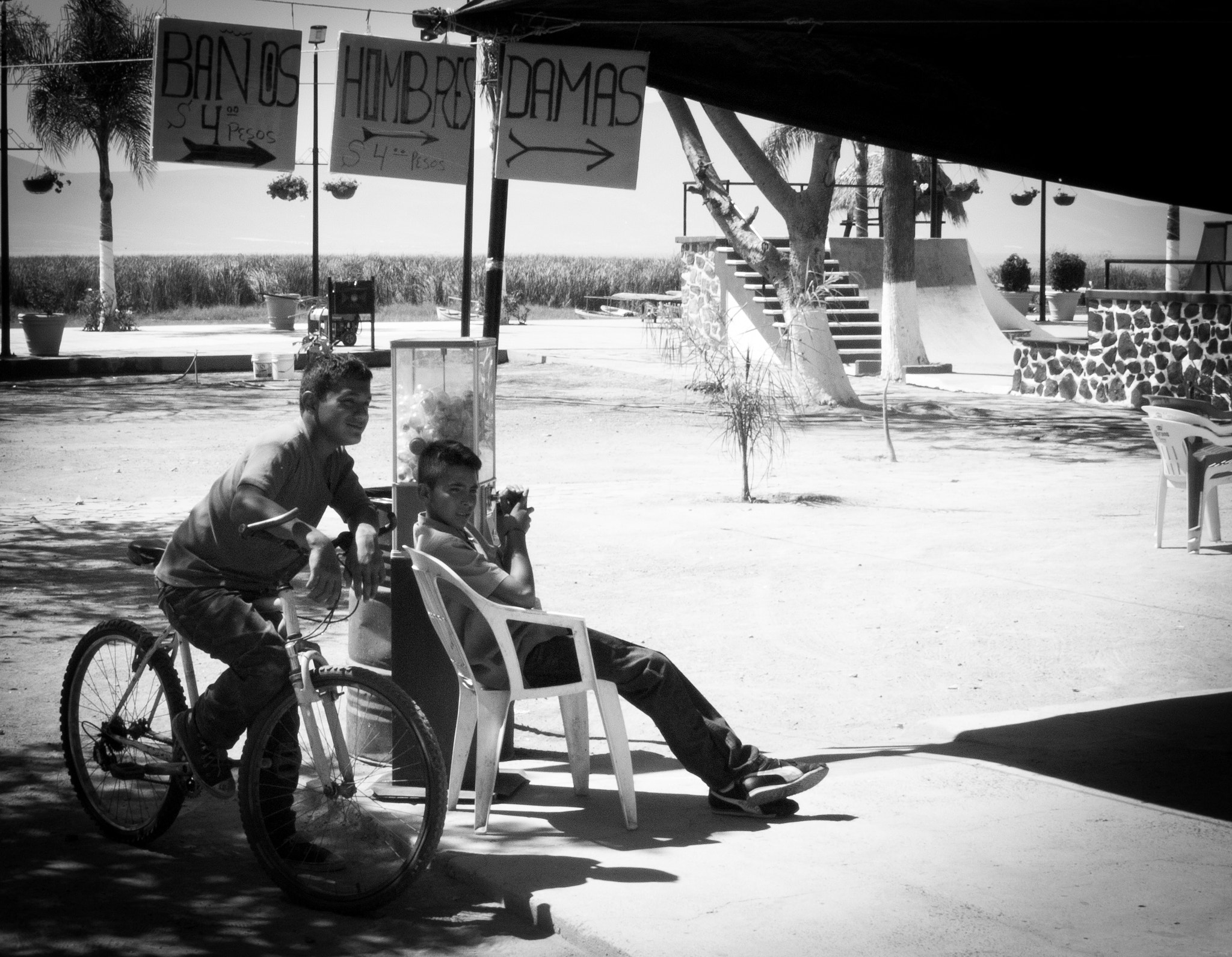 Nikon 1 V1 + Nikon 1 Nikkor 18.5mm F1.8 sample photo. Banos chapala (of ) photography