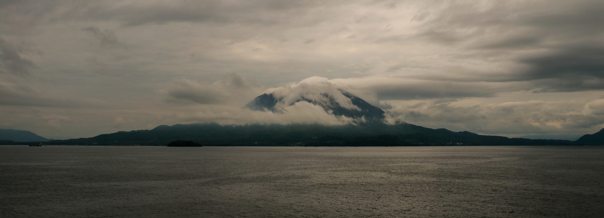 Canon EF-S 18-135mm F3.5-5.6 IS STM sample photo. Sakurajima photography