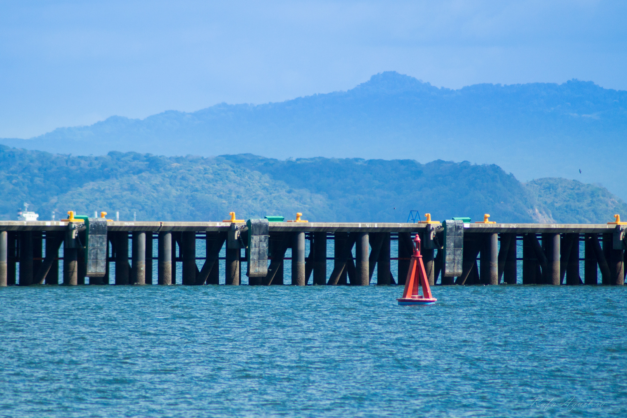 Canon EOS 100D (EOS Rebel SL1 / EOS Kiss X7) sample photo. Muelle  (docking bay) photography