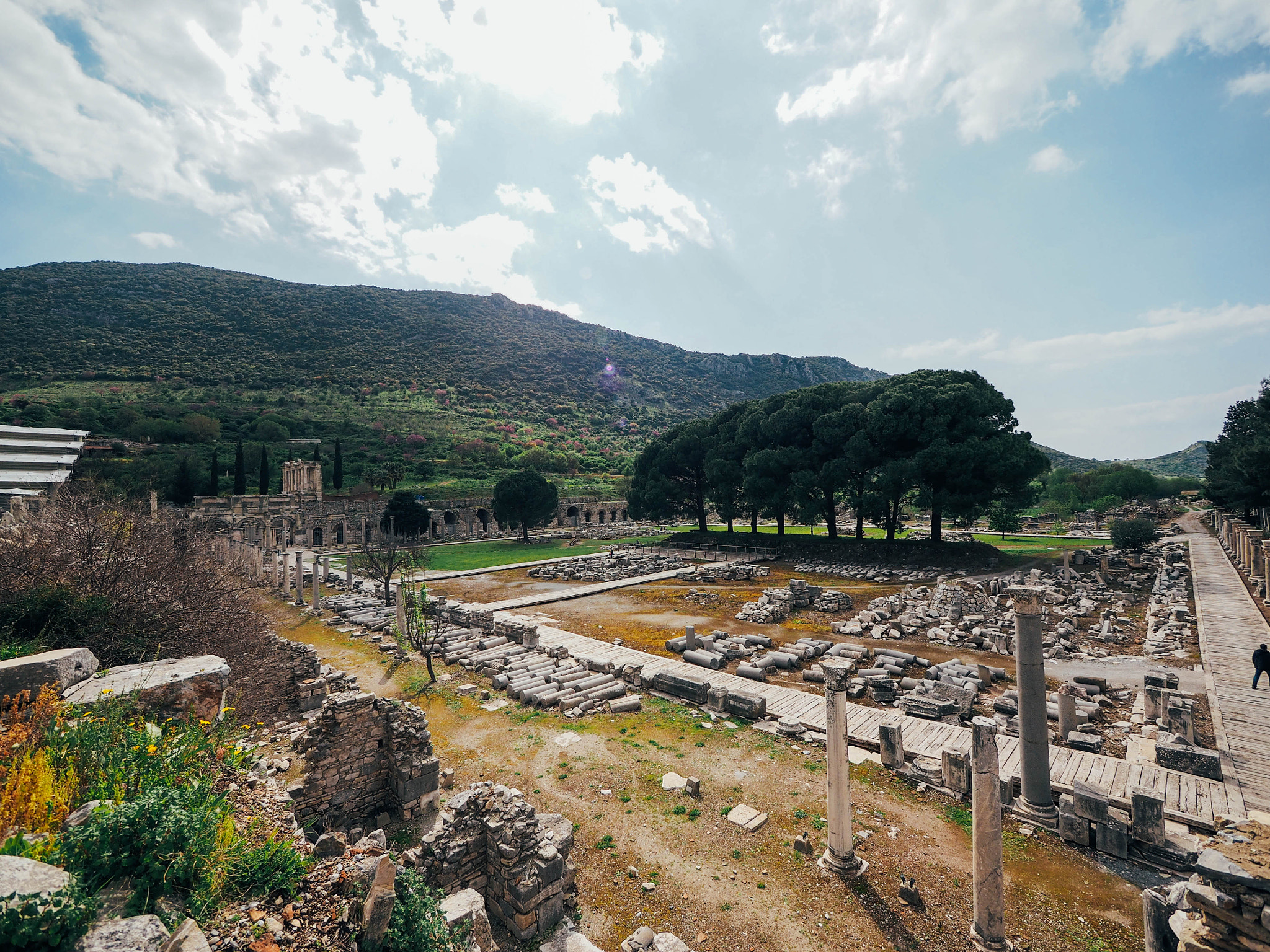 Olympus OM-D E-M1 + Panasonic Lumix G Vario 7-14mm F4 ASPH sample photo. Tetragonos agora photography