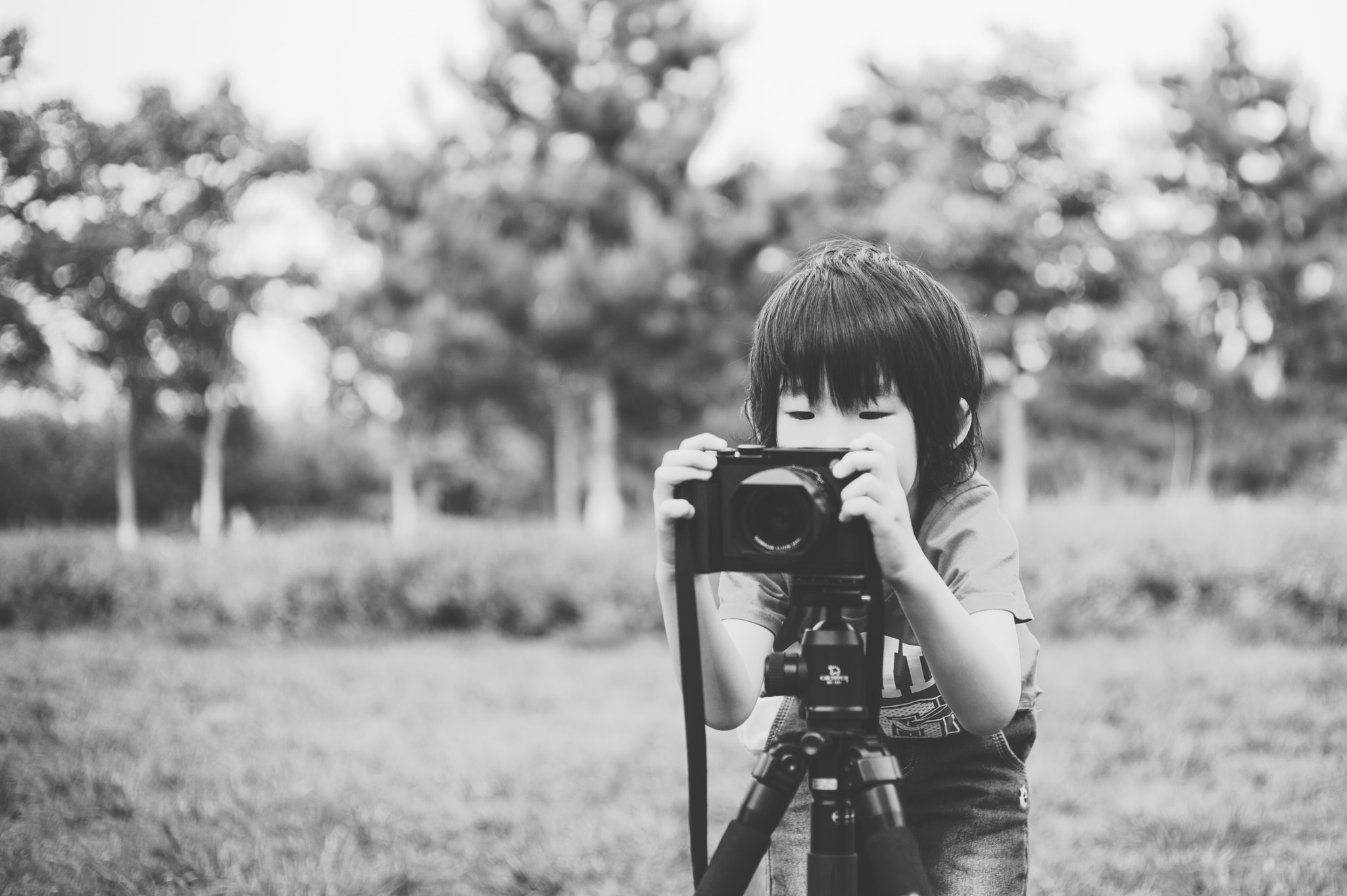Nikon Df + ZEISS Makro-Planar T* 50mm F2 sample photo. Young photographer using leica q photography