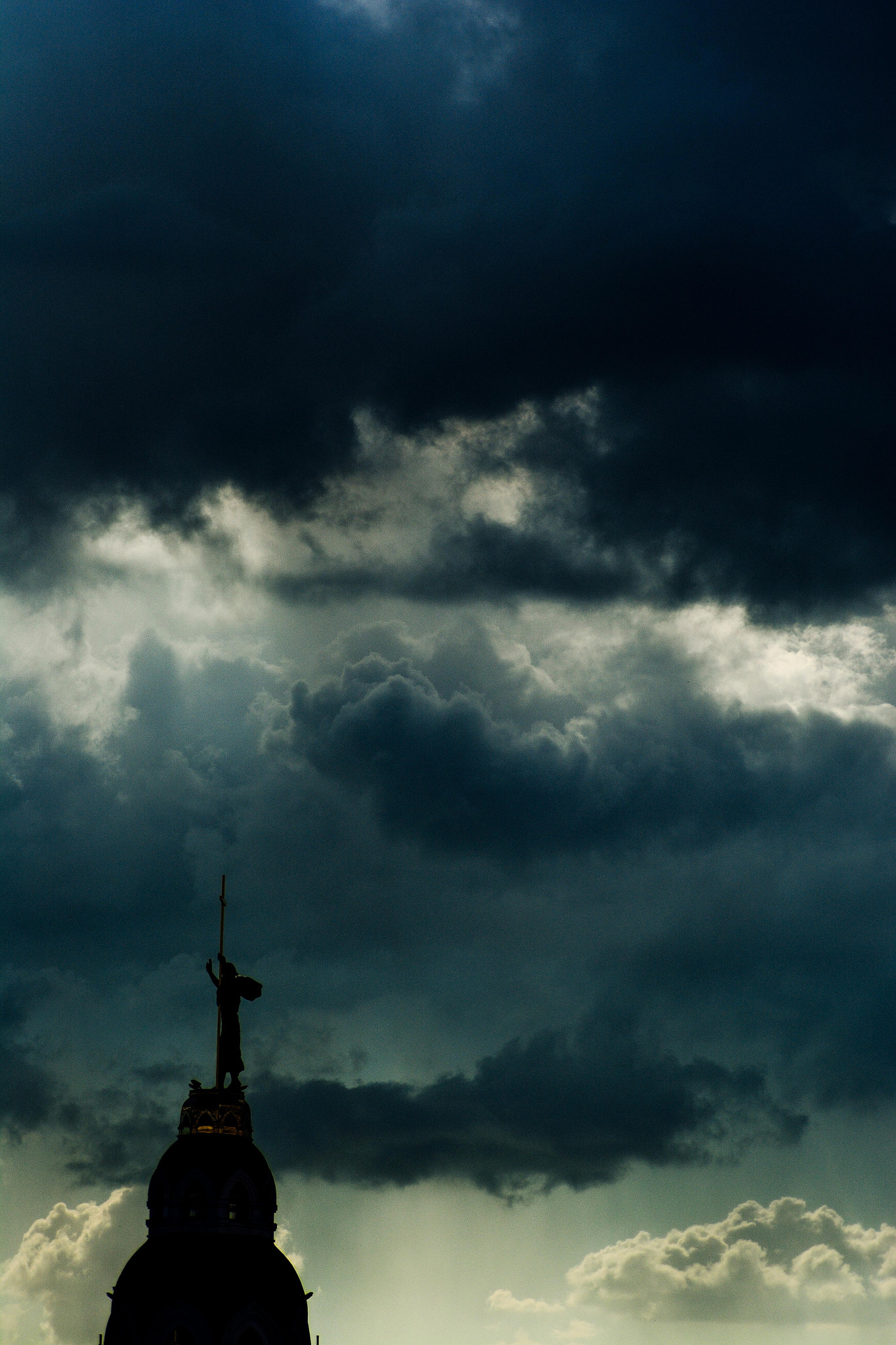 AF Zoom-Nikkor 28-105mm f/3.5-4.5D IF sample photo. Dark photography