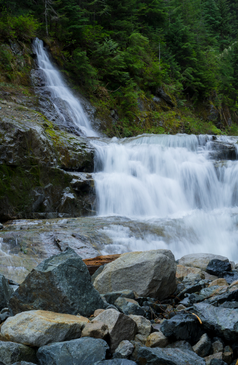 Sony a6000 + Sony Vario Tessar T* FE 24-70mm F4 ZA OSS sample photo. Silk falls photography