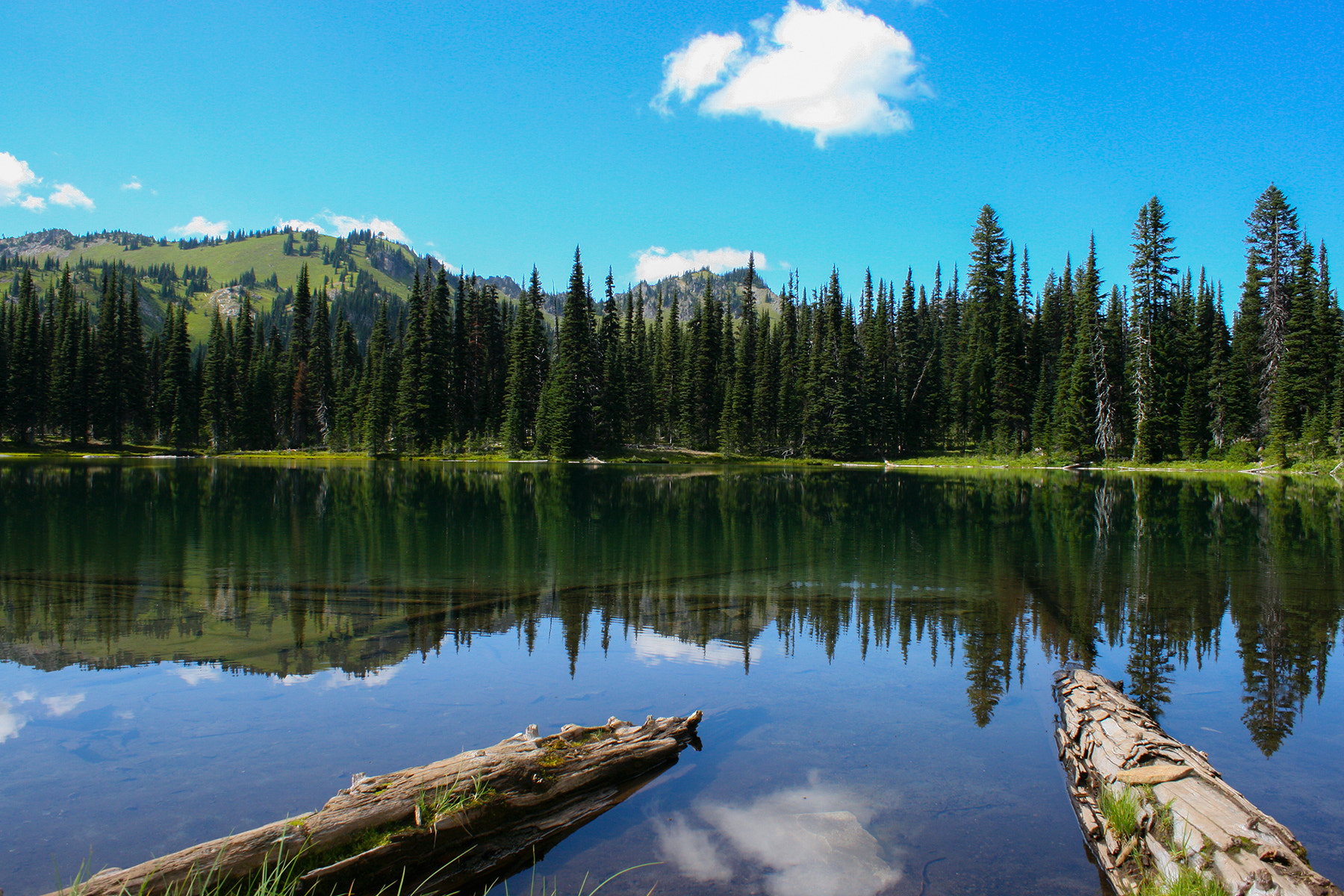 Canon EOS 400D (EOS Digital Rebel XTi / EOS Kiss Digital X) sample photo. Reflection lake, washington photography