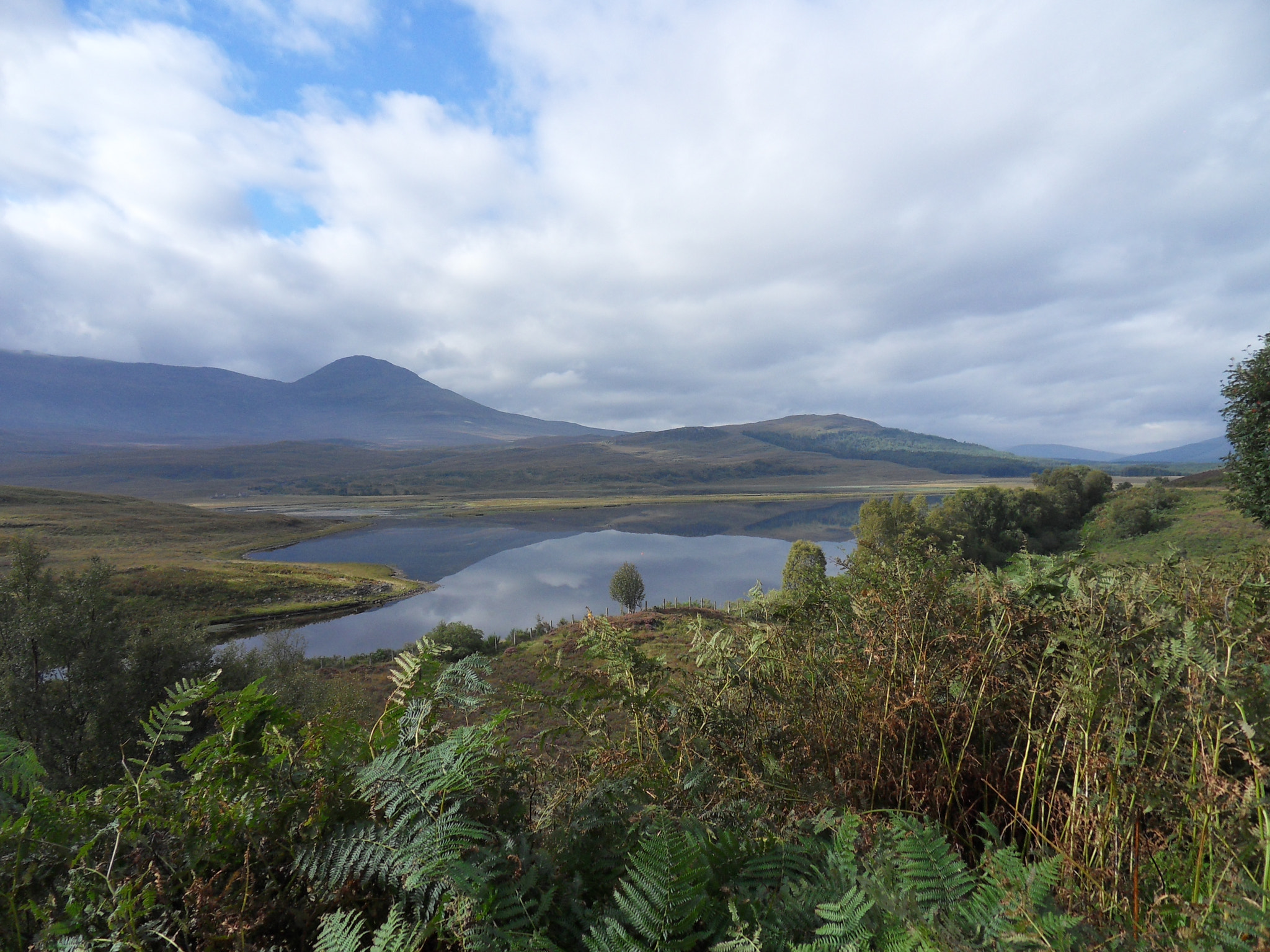 Samsung WB500, WB510 / VLUU WB500 /  HZ10W sample photo. Loch achanalt is a loch in the scottish highlands #outdoors #outsideisfree photography