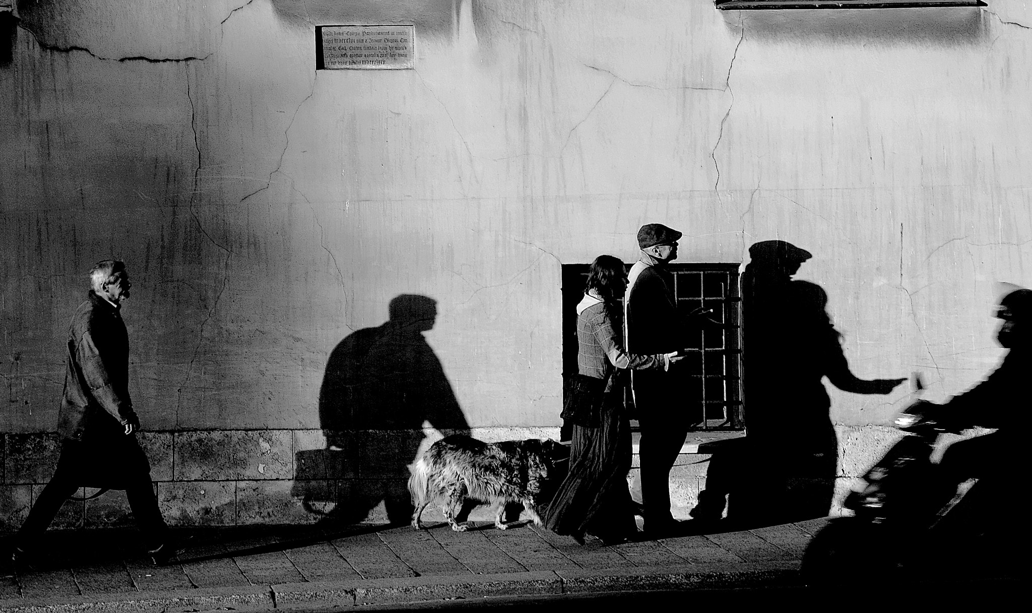 Sony Alpha DSLR-A380 + Sigma 18-200mm F3.5-6.3 DC sample photo. Krakow's shadows 2 photography