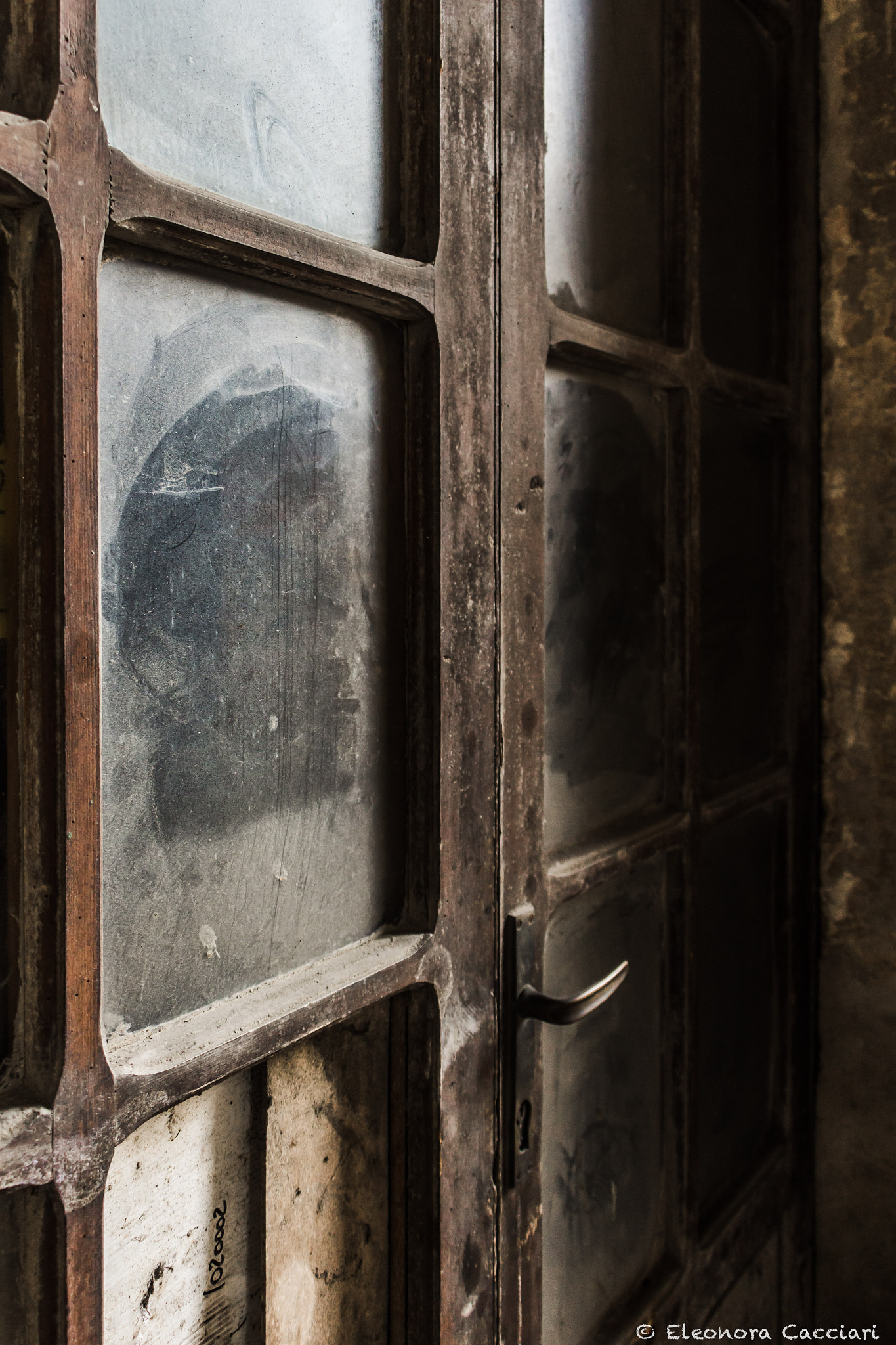Canon EF-S 18-135mm F3.5-5.6 IS STM sample photo. An old door photography