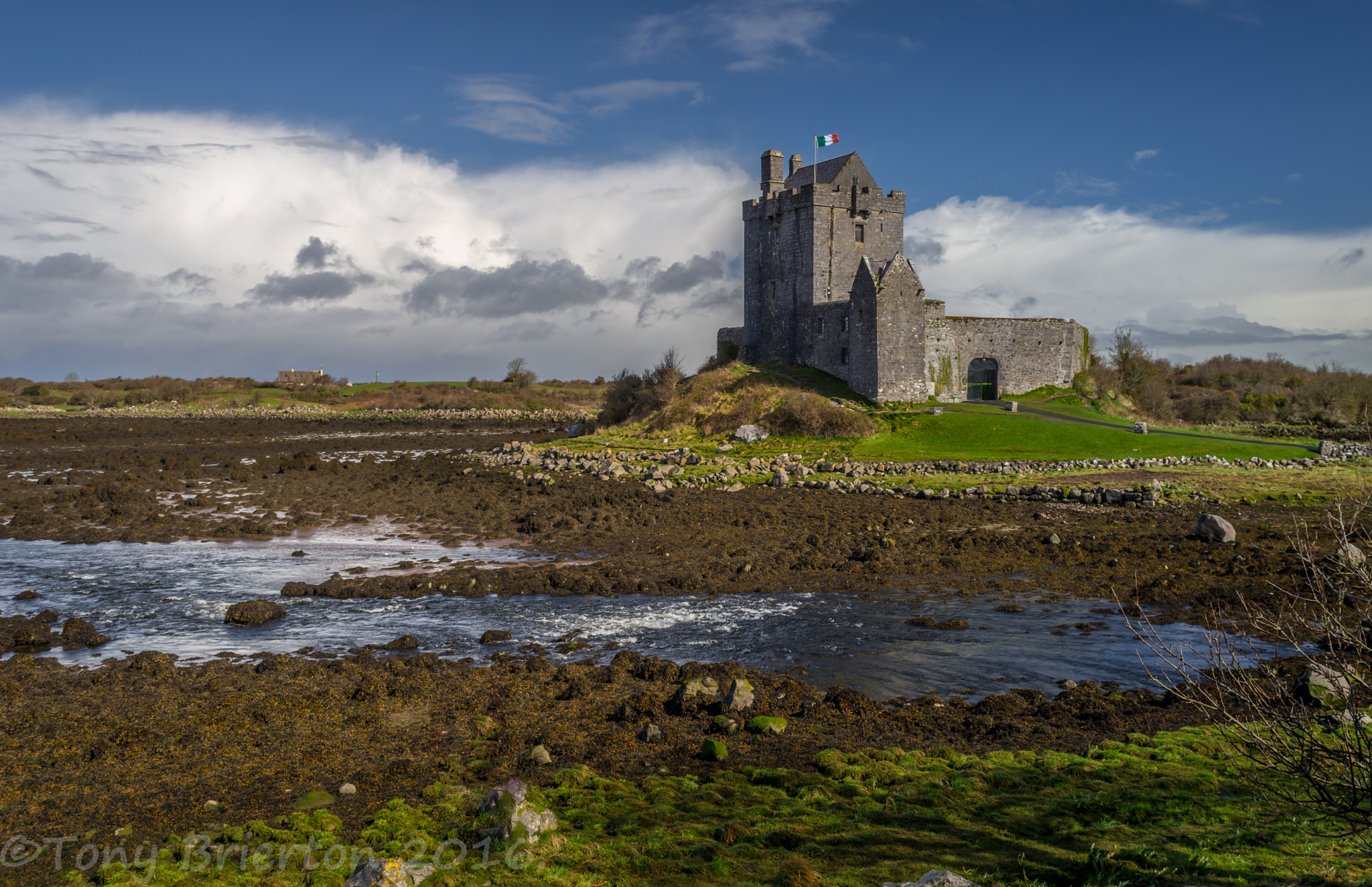 Sigma 28-70mm EX DG F2.8 sample photo. Dunaguire castle. photography