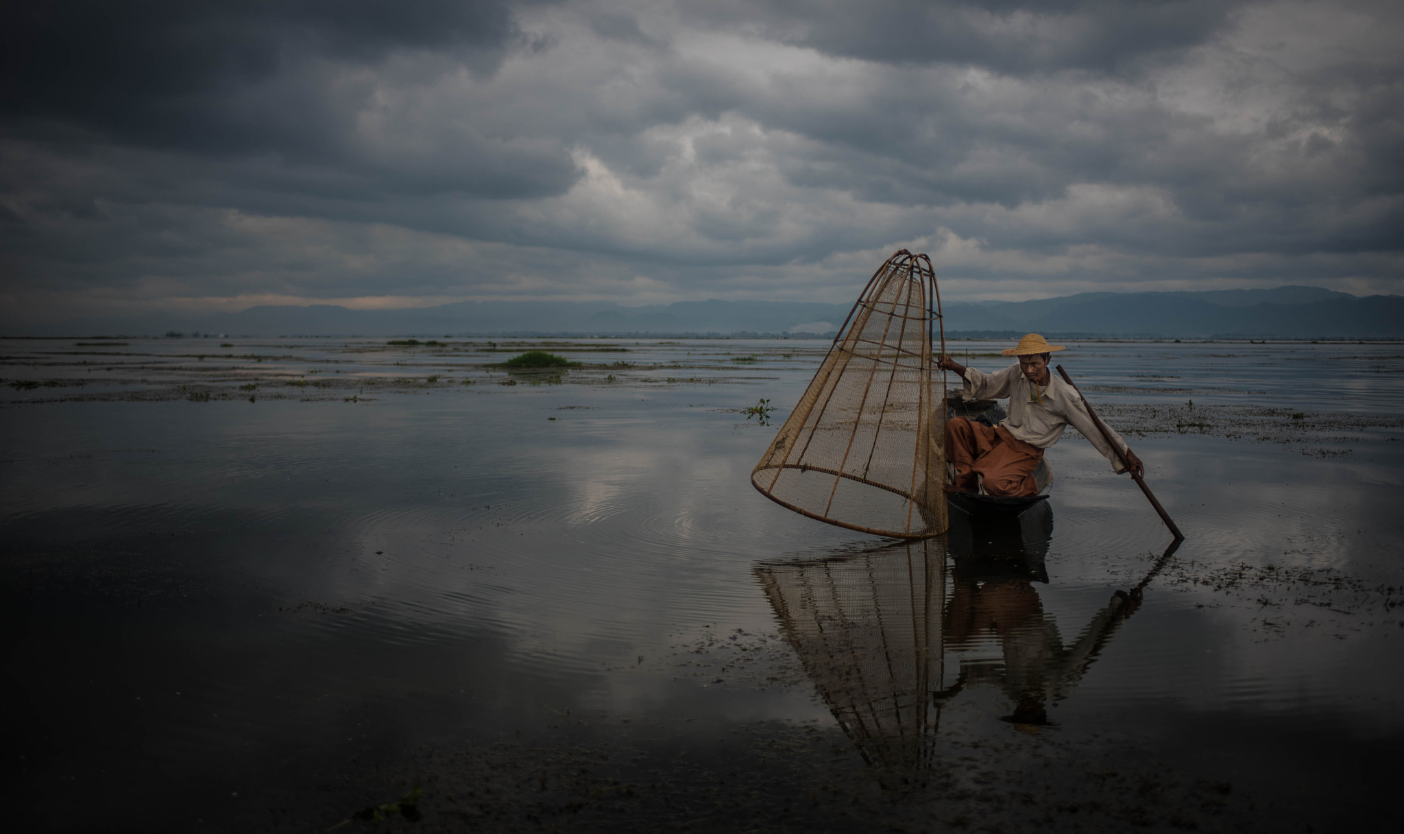 Nikon D750 + AF-S Nikkor 35mm f/1.8G sample photo. Inle lake photography