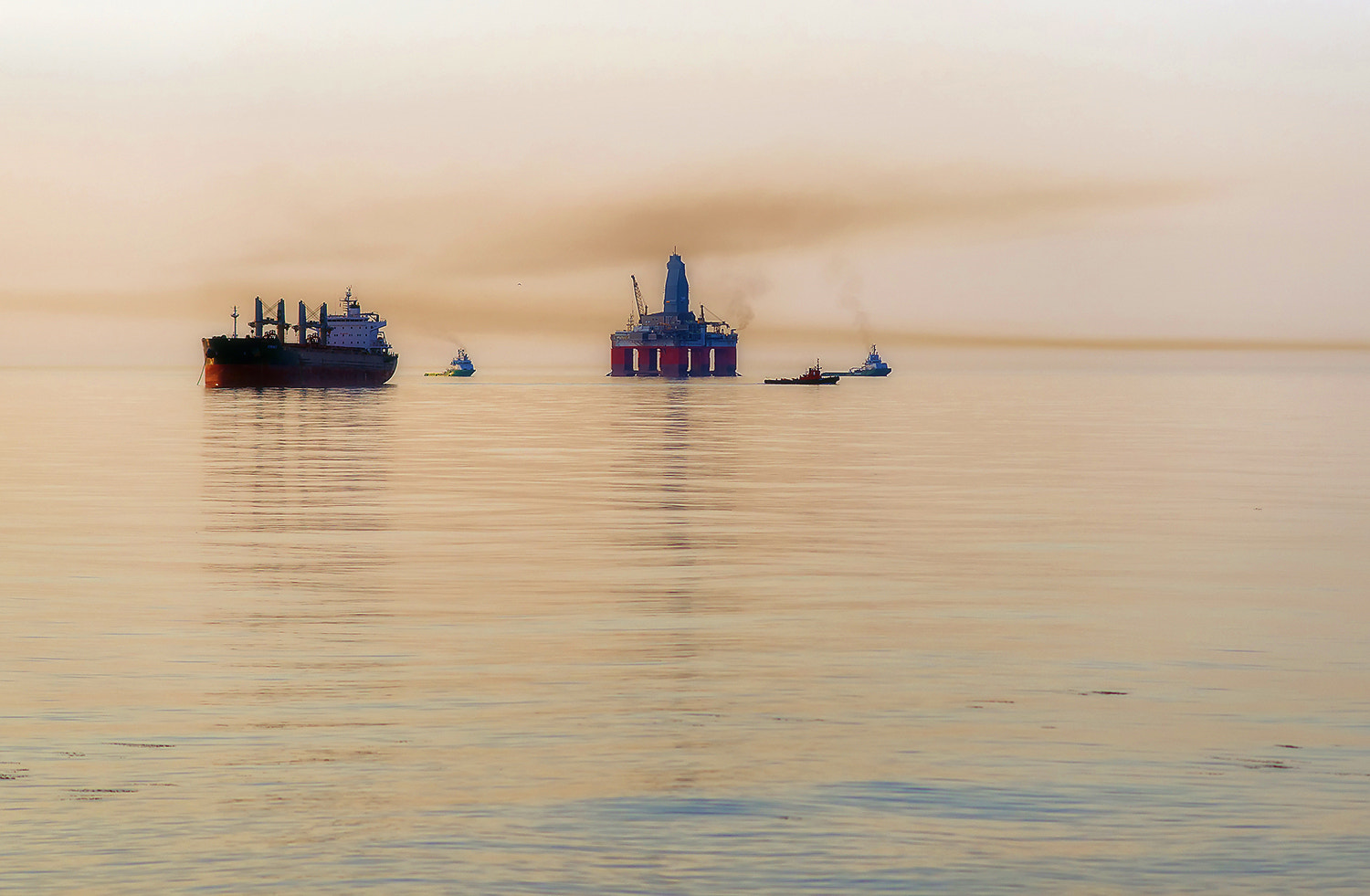 Sony Sonnar T* 135mm F1.8 ZA sample photo. Offshore oil platforms. photography