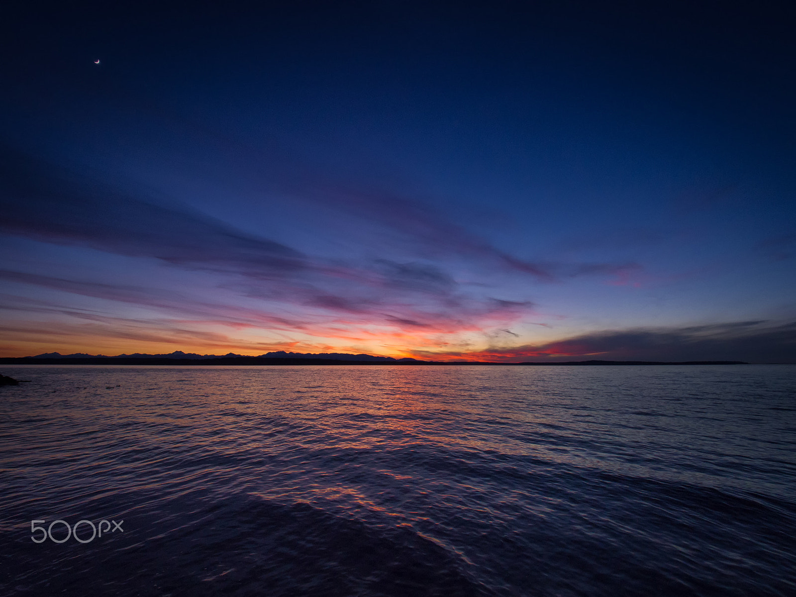 Olympus OM-D E-M5 + Olympus M.Zuiko Digital ED 7-14mm F2.8 PRO sample photo. Warm and blue photography