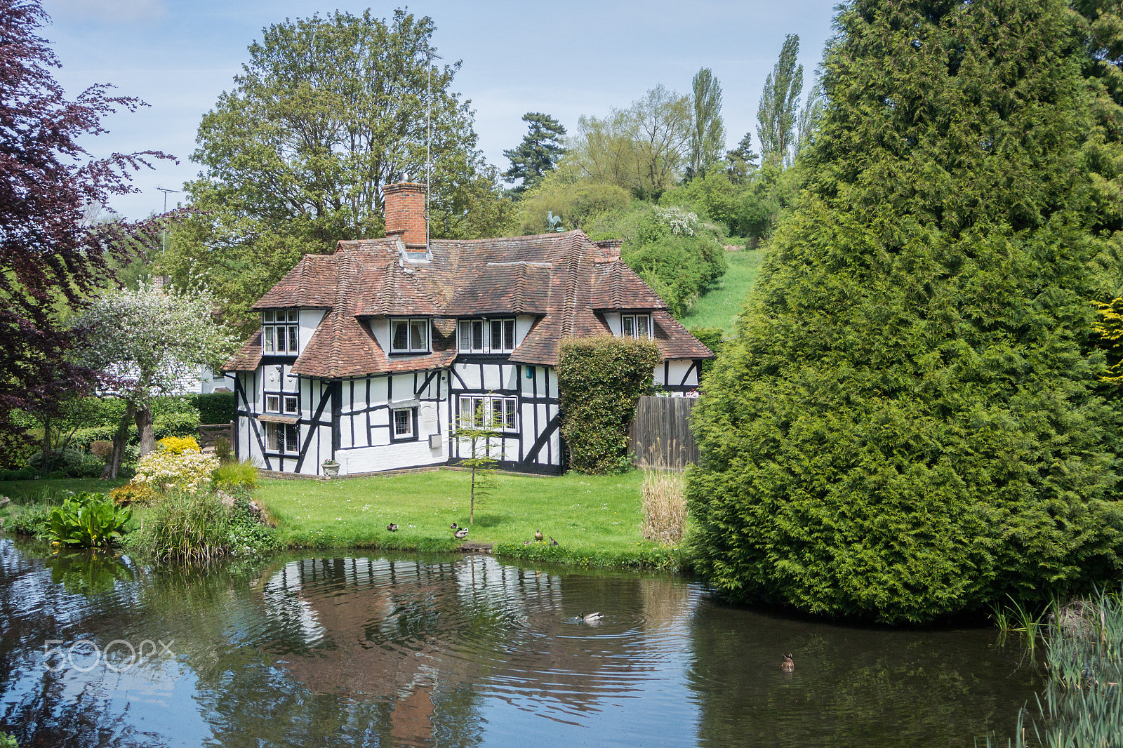 Nikon 1 V2 sample photo. Pretty cottage in kent, uk photography