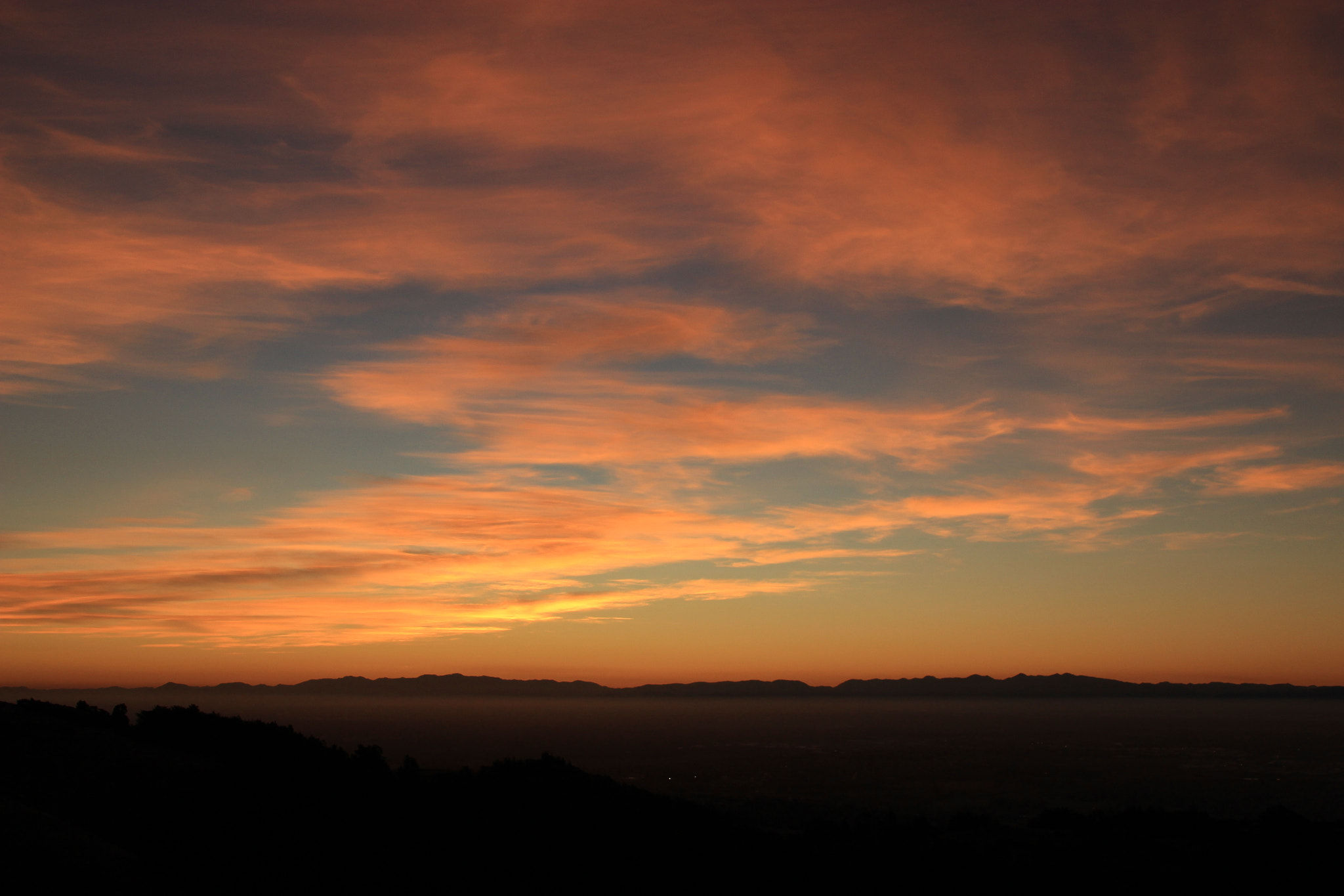 Canon EOS 600D (Rebel EOS T3i / EOS Kiss X5) + Canon TS-E 90mm F2.8 Tilt-Shift sample photo. Glow clouds photography