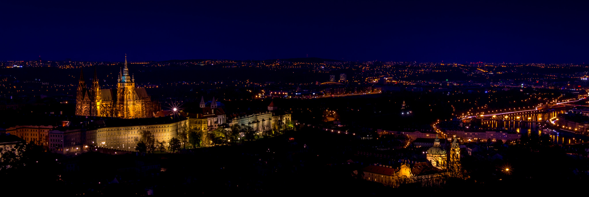 Canon EF-S 18-135mm F3.5-5.6 IS STM sample photo. Prague at night photography