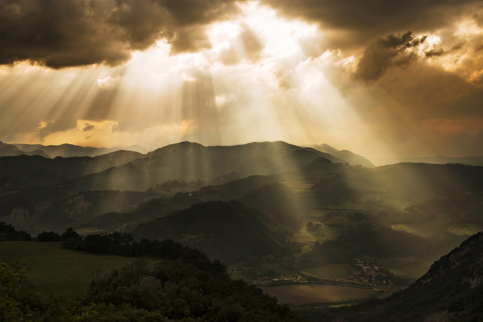 Nikon D800 + AF Zoom-Nikkor 35-70mm f/2.8D sample photo. Luce photography
