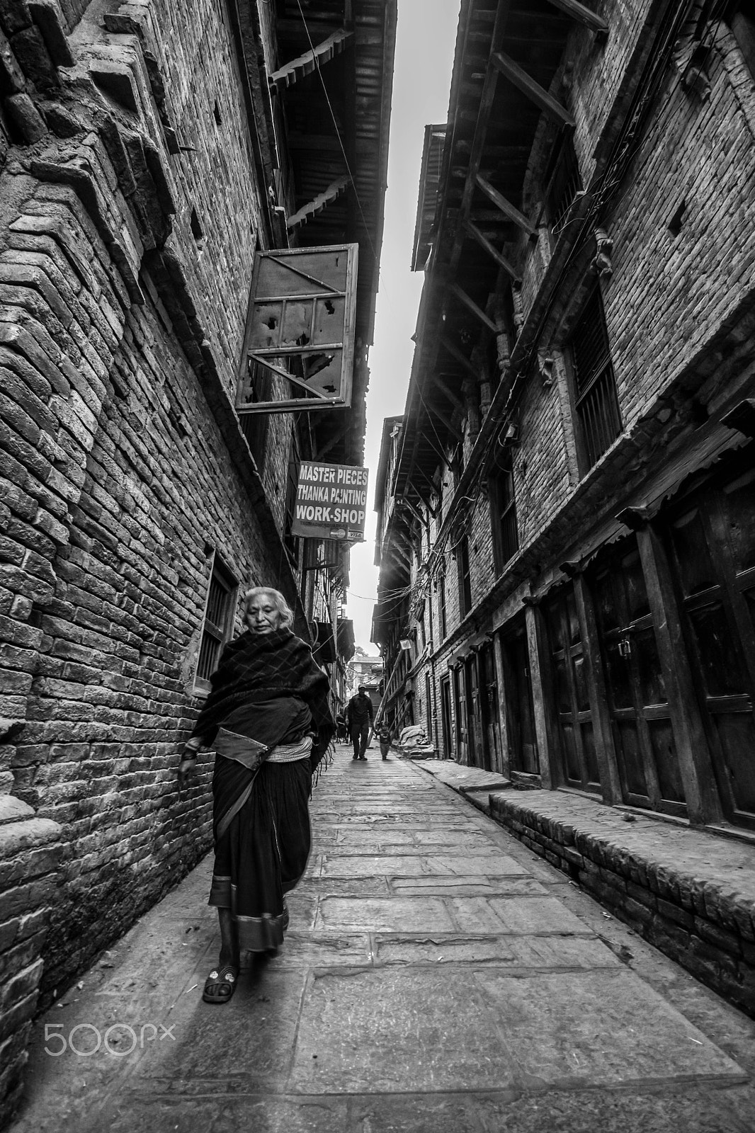 Sigma 10-20mm F4-5.6 EX DC HSM sample photo. Growing old, walking through the silent street photography