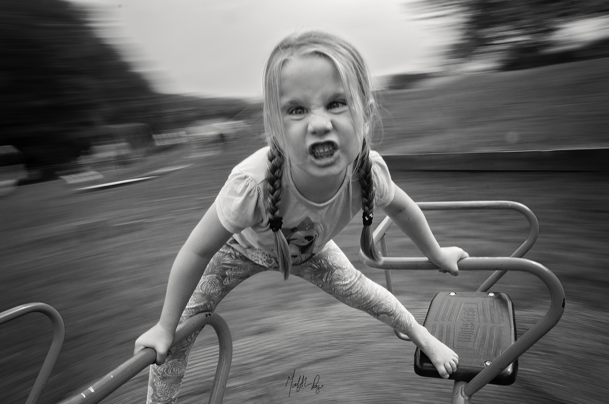 Sony SLT-A37 sample photo. Spinning faces photography