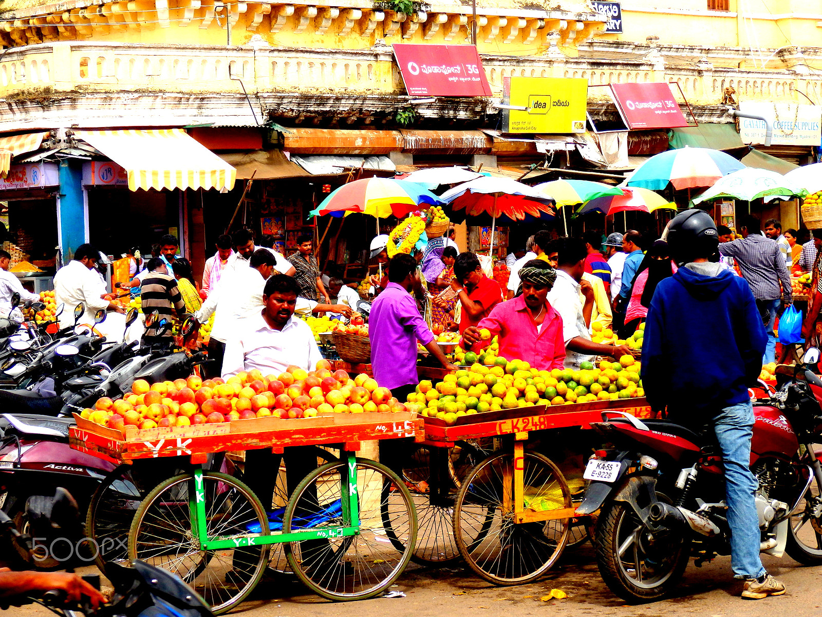 Olympus SZ-16,DZ-105 sample photo. Hustle and bustle at the fruit market photography
