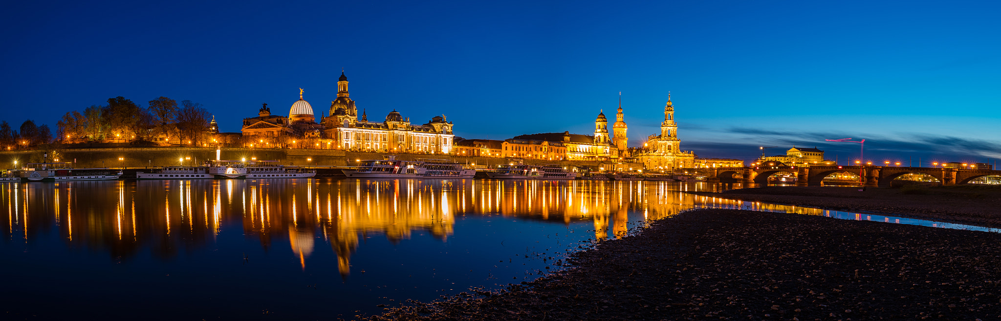 Vario-Elmar 30-90 sample photo. Blick auf dresden bei nacht photography