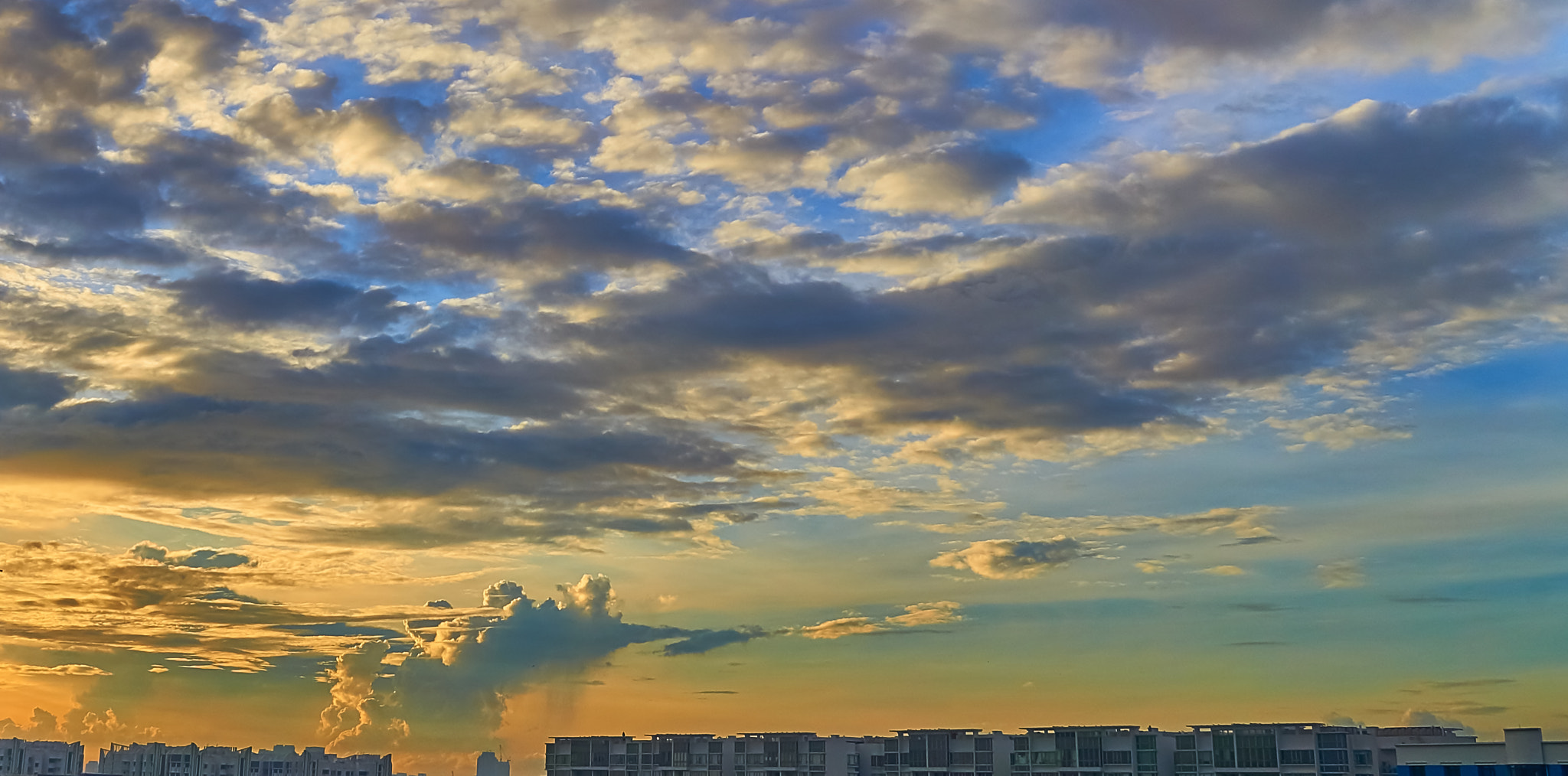 Sony Alpha a5000 (ILCE 5000) + Sigma 19mm F2.8 EX DN sample photo. Morning cloub scene photography