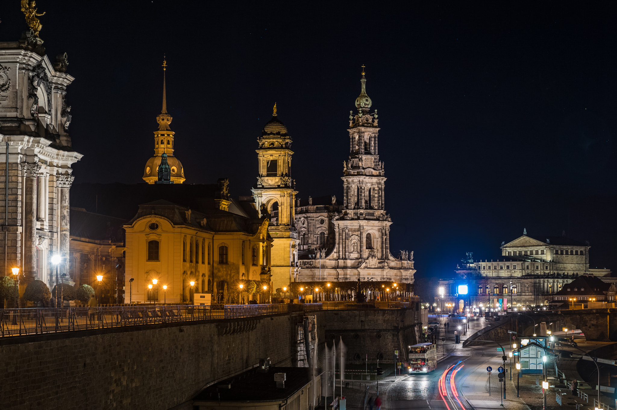 Vario-Elmar 30-90 sample photo. Blick auf die hofkirche und semperoper photography