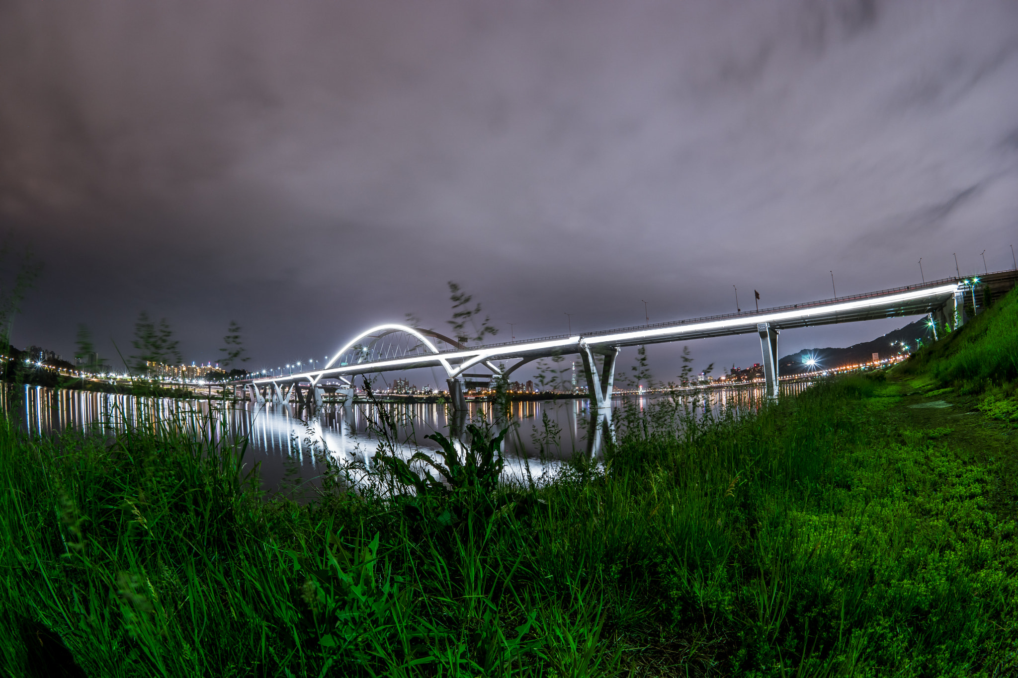 Samsung NX1 + Samsung NX 10mm F3.5 Fisheye sample photo. Han river bridge tour 4 photography