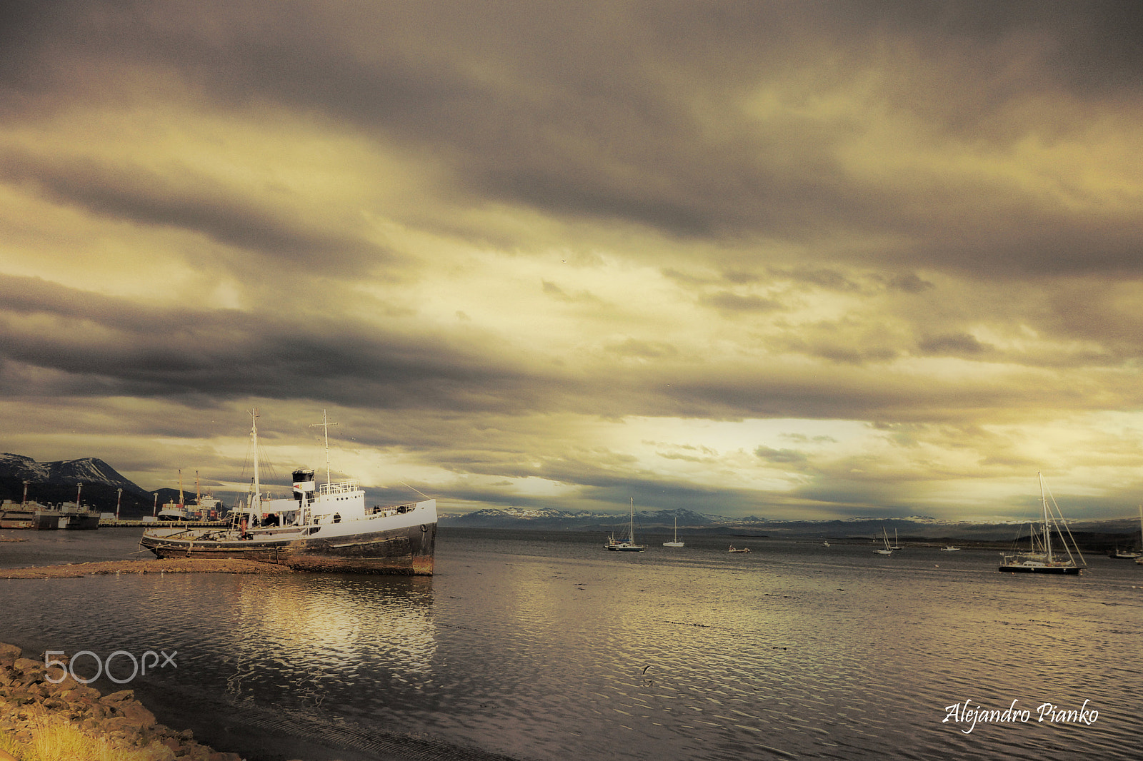 Samsung PL150 / VLUU PL150 /  TL210 /  PL151 sample photo. Cloudy day on ushuaia photography
