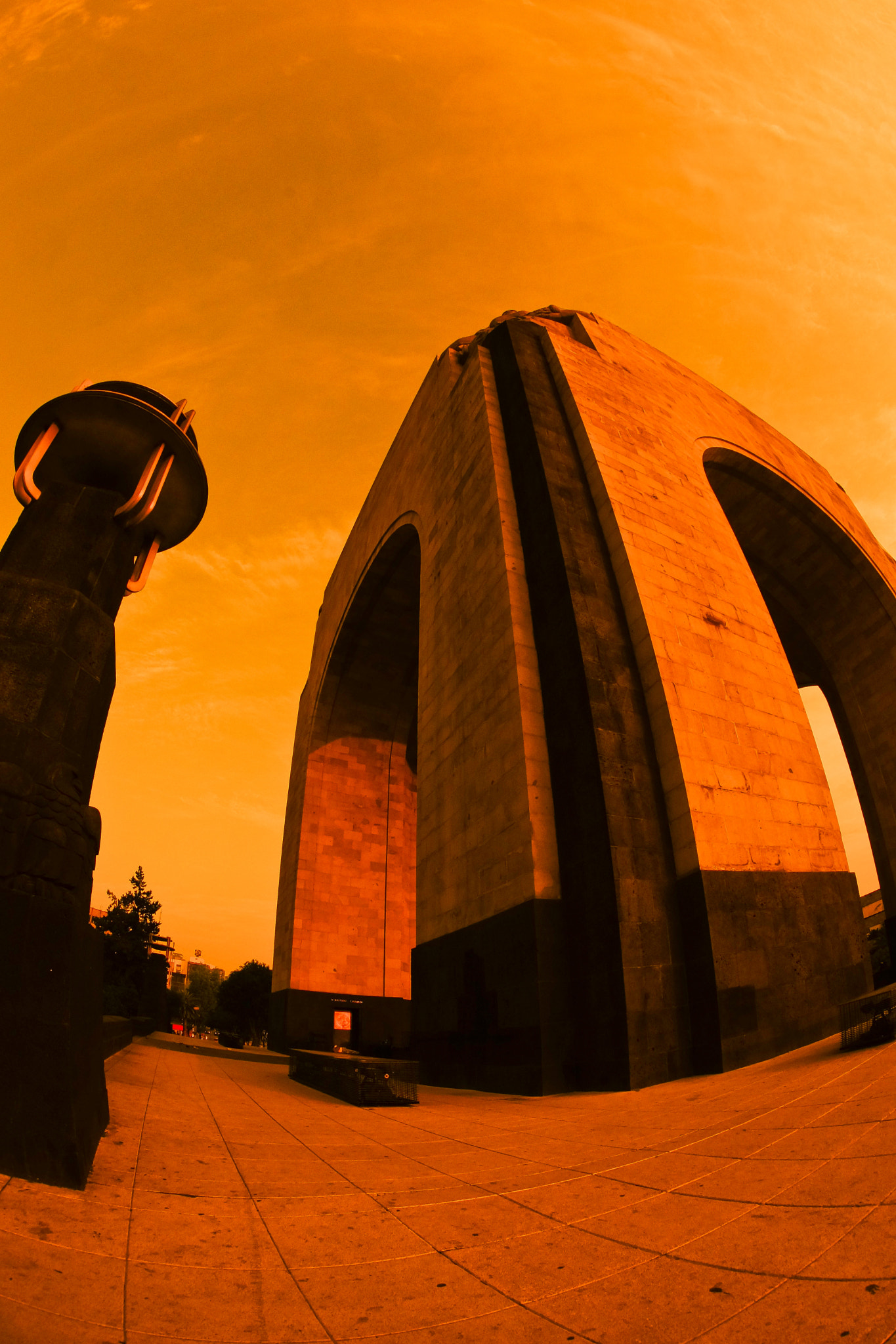 Sony a99 II + Sony 16mm F2.8 Fisheye sample photo. Perspectiva revolucionaria photography