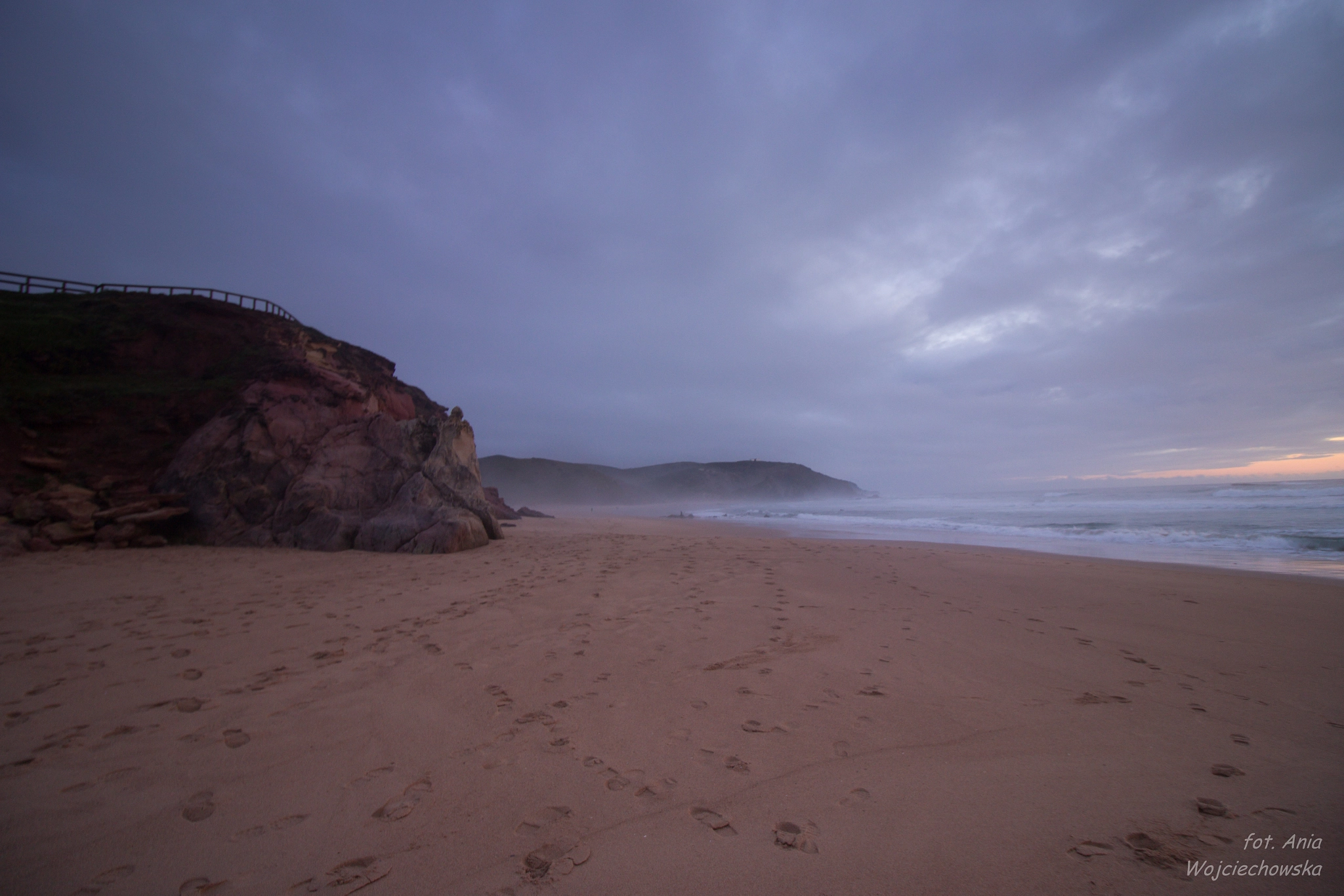 Canon EOS 600D (Rebel EOS T3i / EOS Kiss X5) + Canon EF-S 10-18mm F4.5–5.6 IS STM sample photo. Sunset in portugal photography