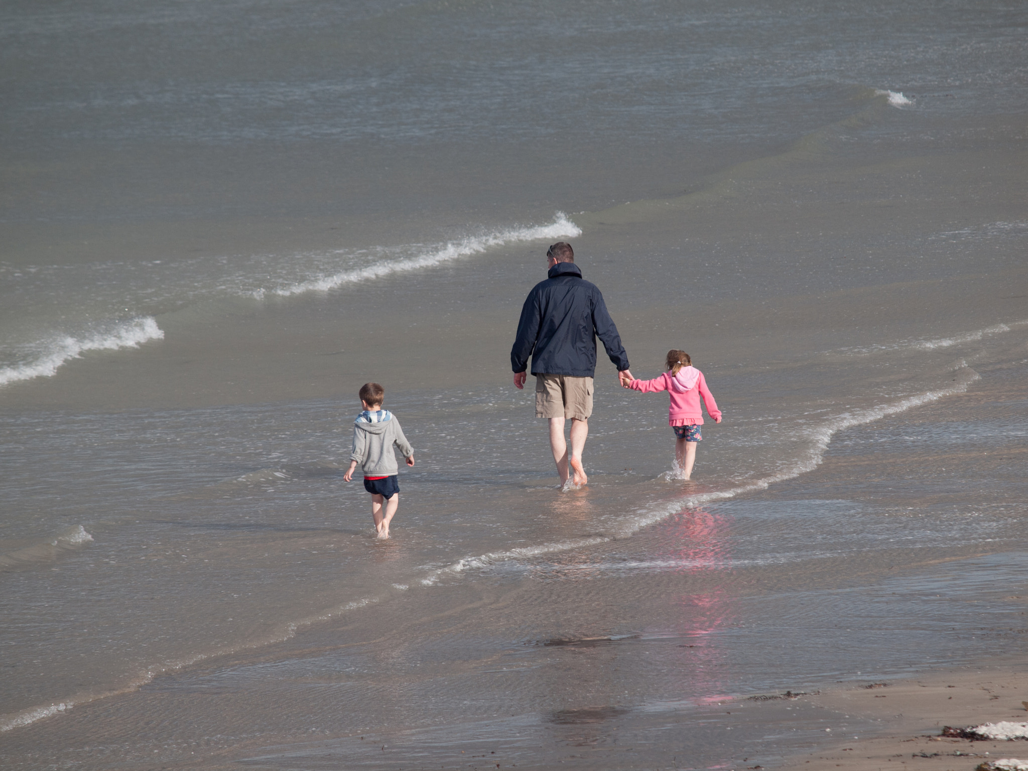 Olympus E-30 sample photo. Walk on the beach with dad photography