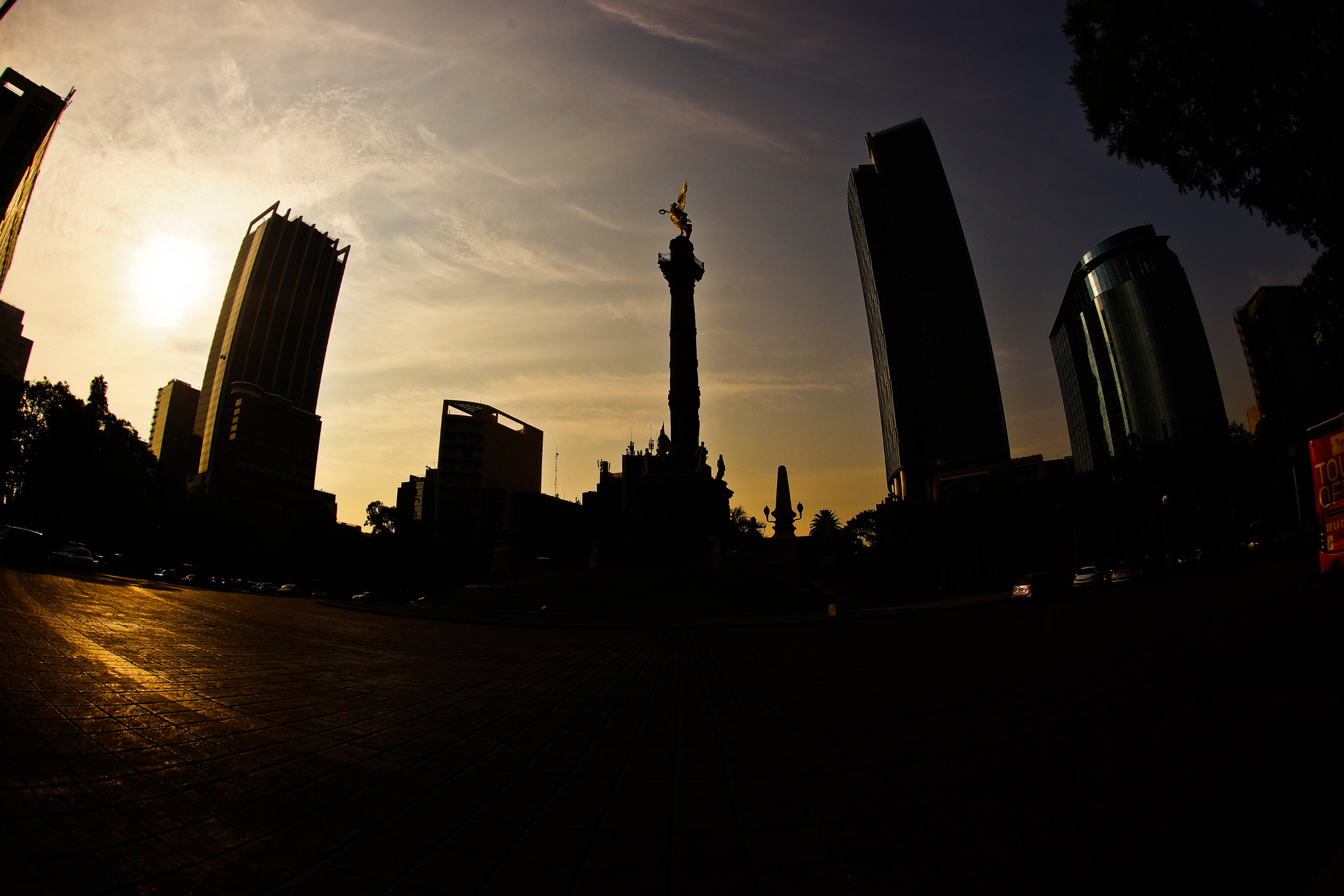 Sony a99 II + Sony 16mm F2.8 Fisheye sample photo. Ángel a contraluz photography