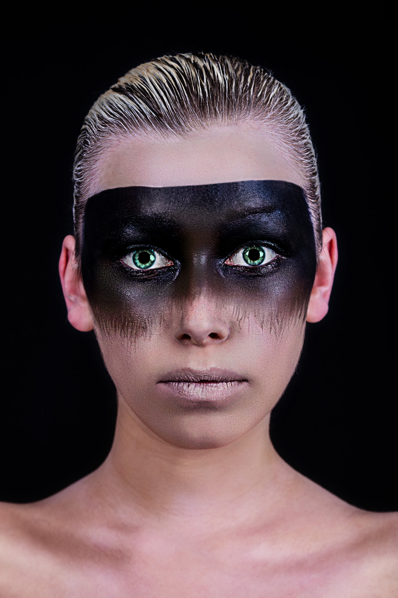 Canon EOS 5DS R + Canon EF 135mm F2L USM sample photo. Dark photography