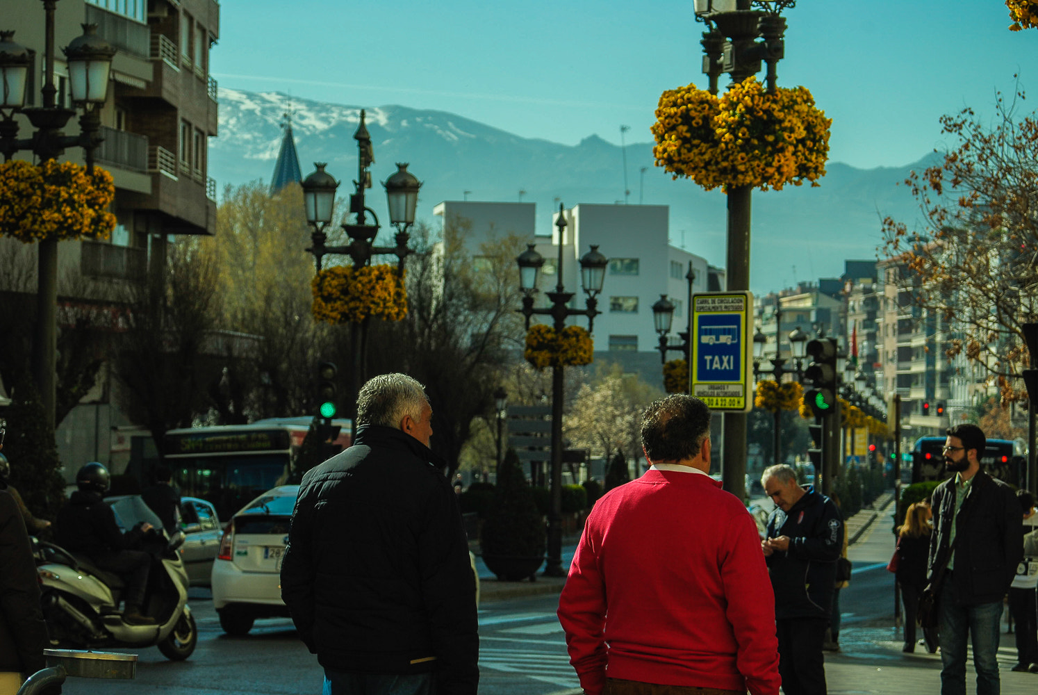 AF Zoom-Nikkor 28-80mm f/3.3-5.6G sample photo. Somos muchos photography