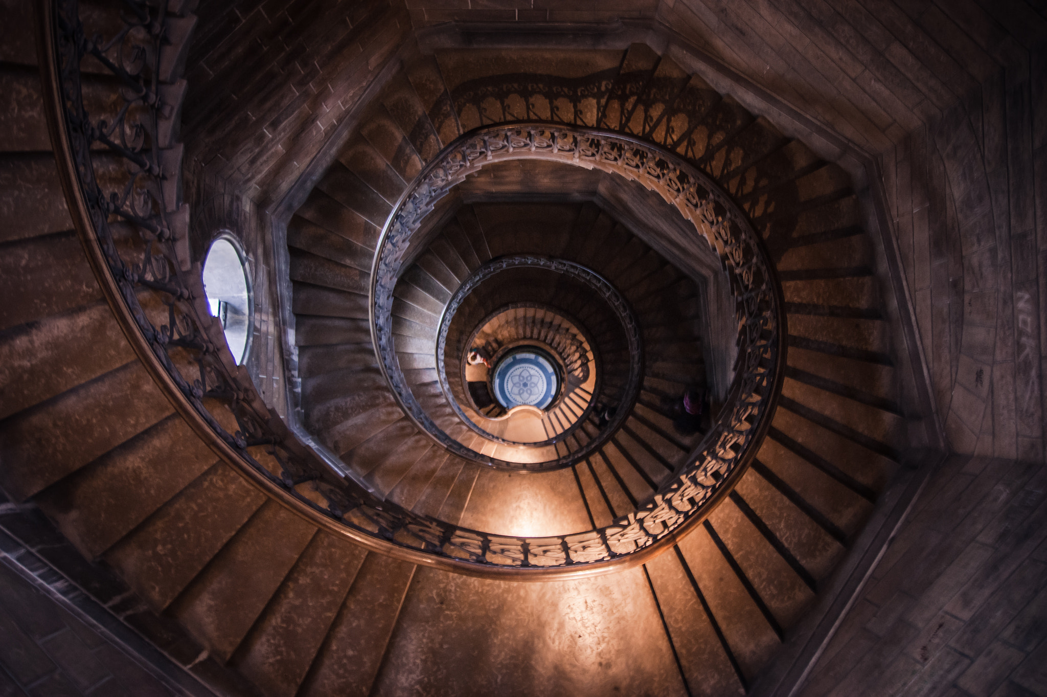 Sony Alpha DSLR-A350 sample photo. Upstairs photography