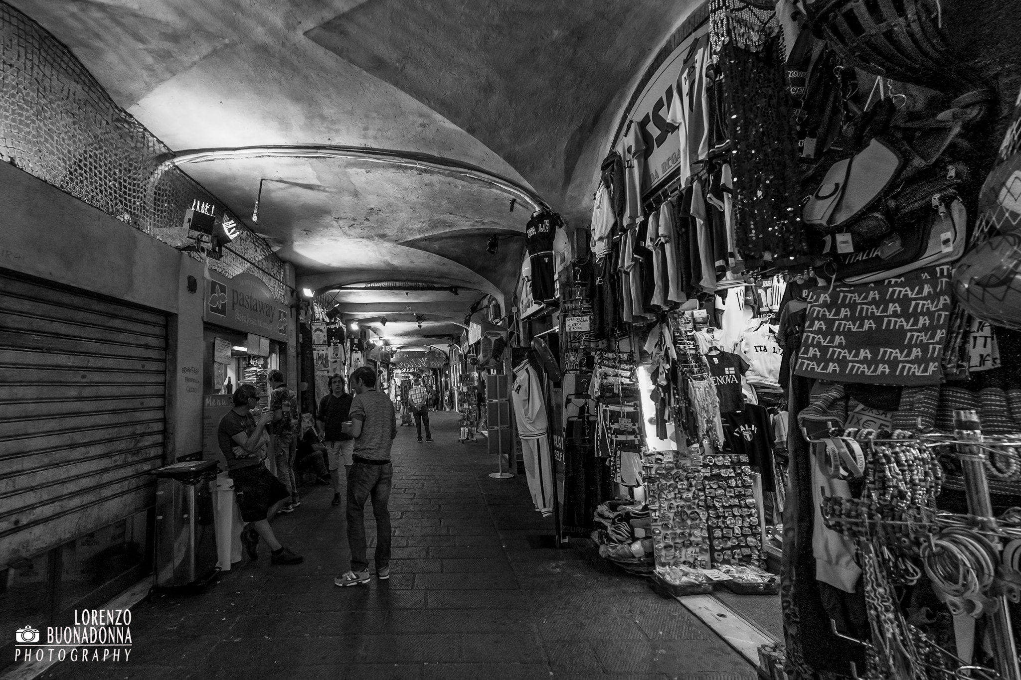 Canon EF 8-15mm F4L Fisheye USM sample photo. I love genoa, sottoripa photography