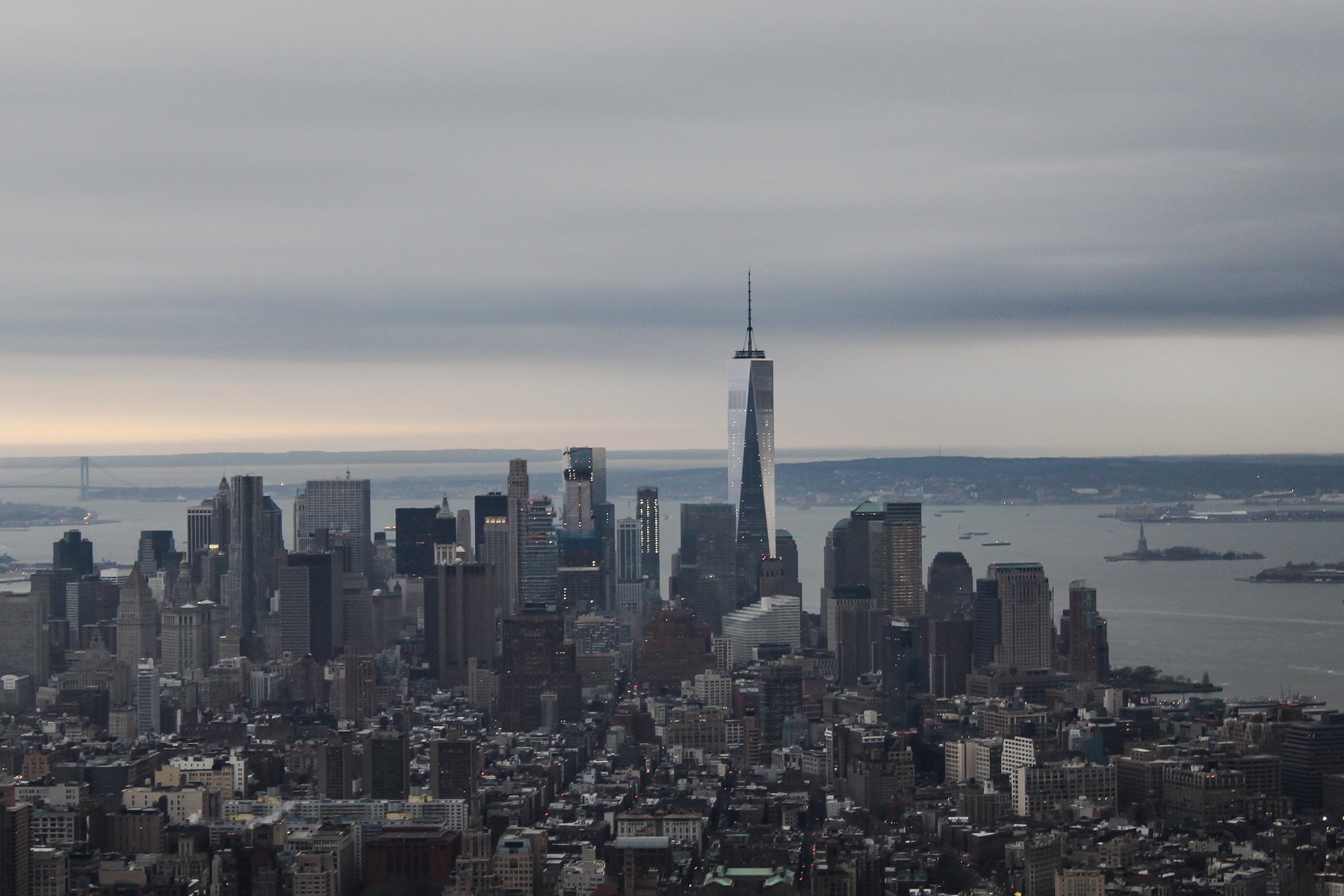 Canon EOS 1200D (EOS Rebel T5 / EOS Kiss X70 / EOS Hi) + Canon EF-S 18-55mm F3.5-5.6 III sample photo. View from the empire state building photography