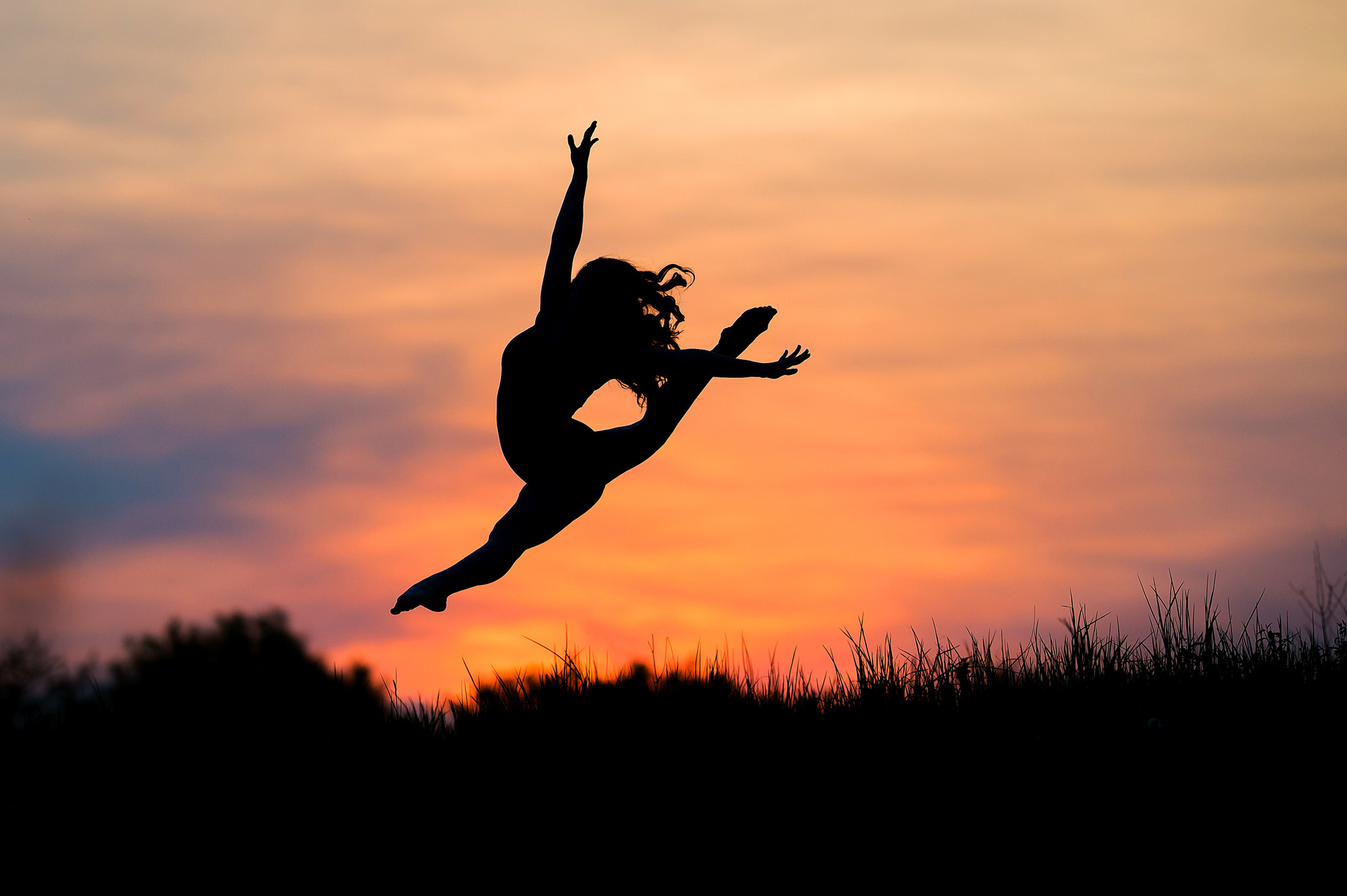 Nikon AF-S Nikkor 200mm F2G ED VR II sample photo. Dancer in the sunset photography