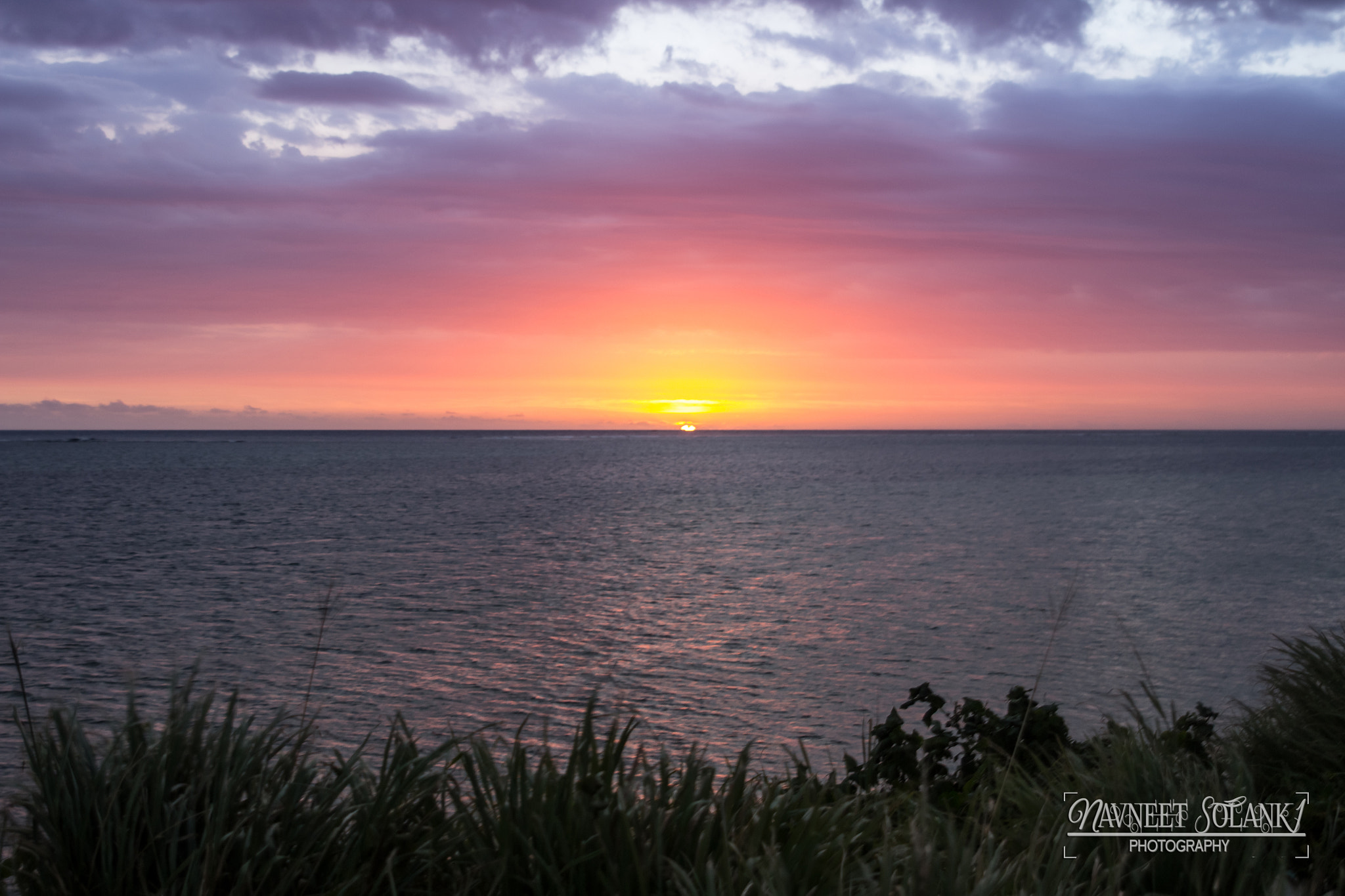 Canon EOS 600D (Rebel EOS T3i / EOS Kiss X5) + Sigma 24-70mm F2.8 EX DG Macro sample photo. Fiji sun set photography