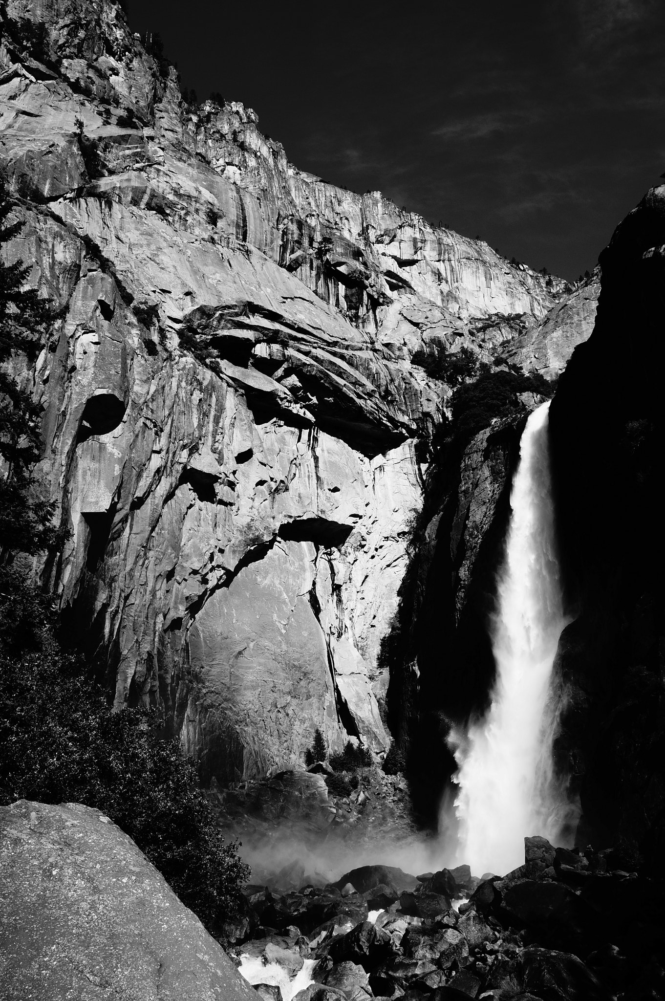 Sony Alpha NEX-5T + Sony Sonnar T* E 24mm F1.8 ZA sample photo. Lower yosemite falls photography