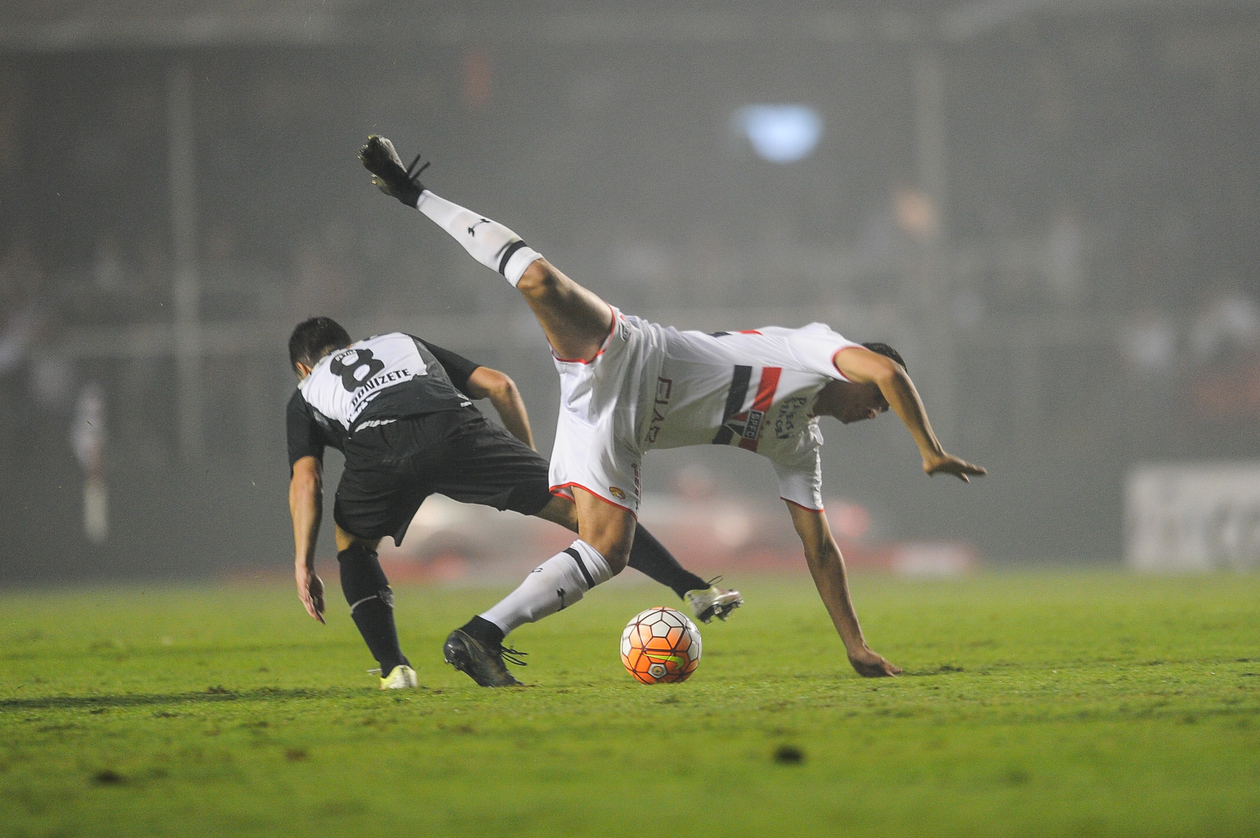 Nikon AF-S Nikkor 400mm F2.8G ED VR II sample photo. Soccer capoeira photography