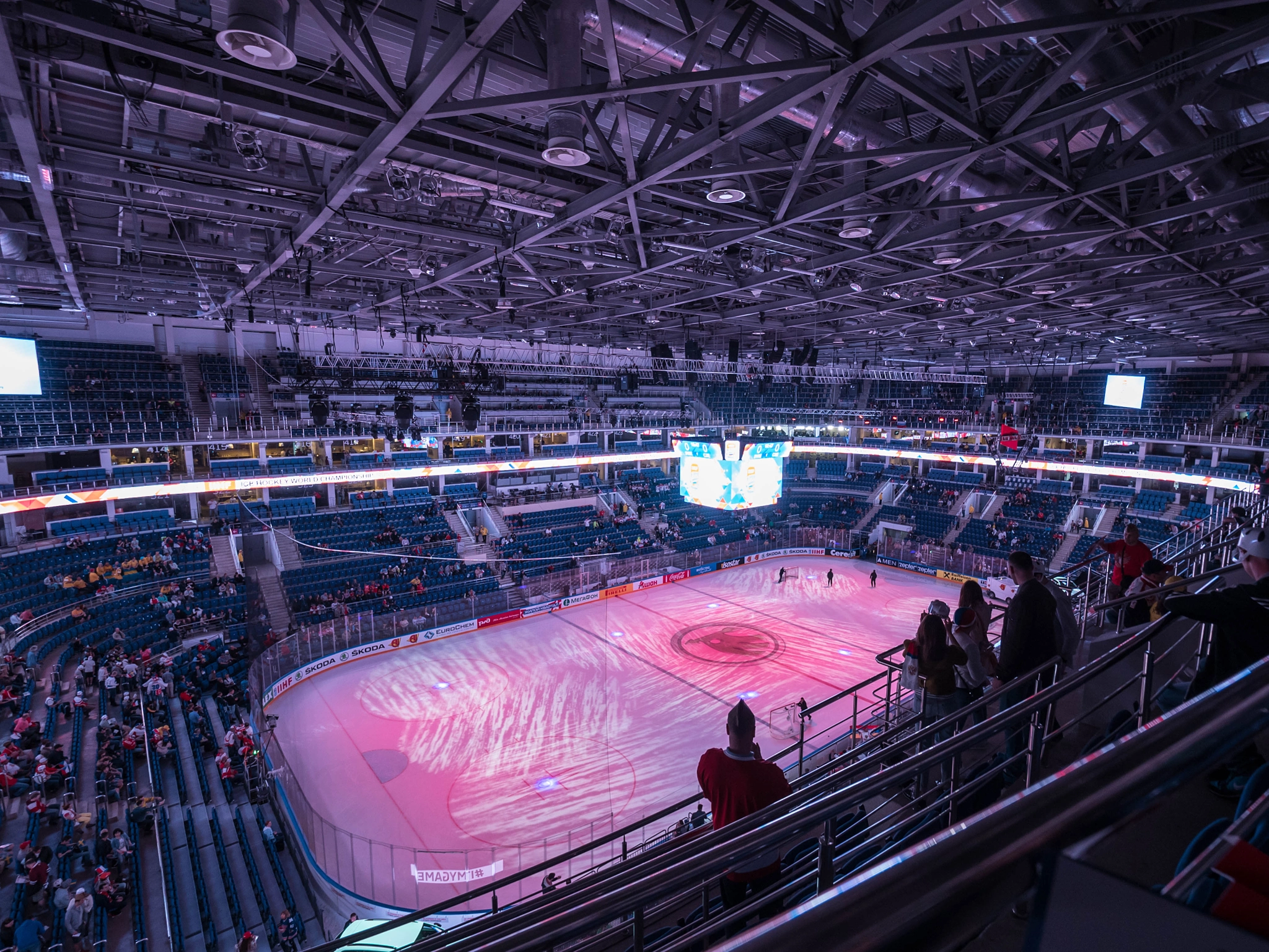 Panasonic Lumix DMC-GH4 + Olympus M.Zuiko Digital ED 7-14mm F2.8 PRO sample photo. Inside vtb ice palace photography