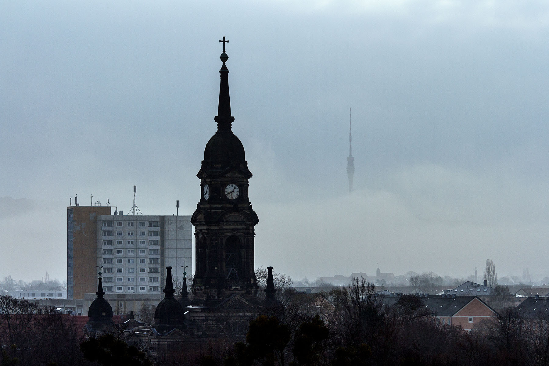 Canon EOS 7D + Sigma 50-200mm F4-5.6 DC OS HSM sample photo. Towers in the fog photography