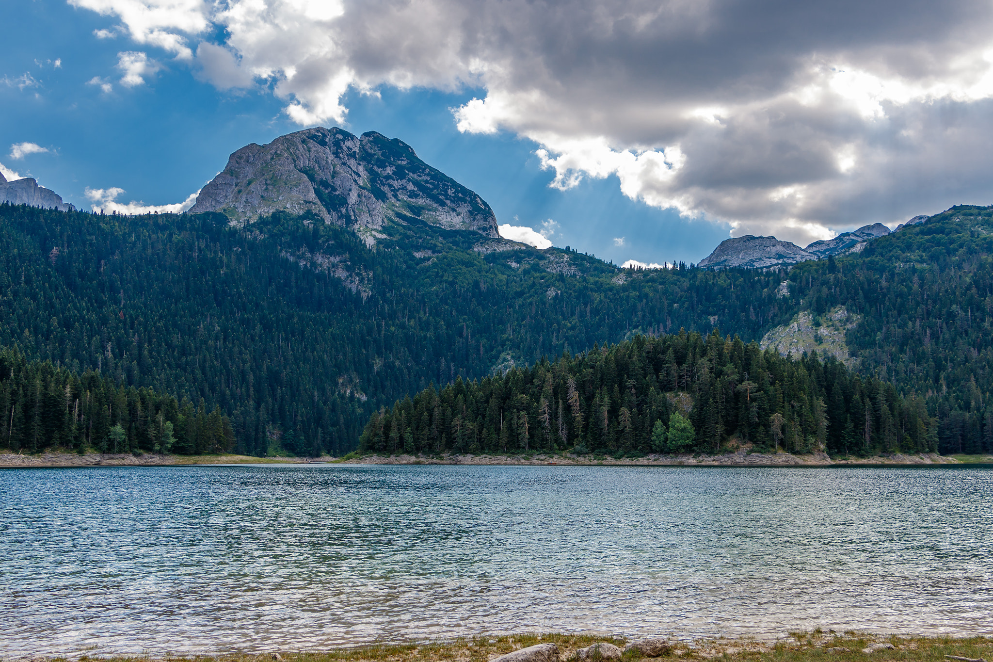 Canon EOS 7D Mark II + Canon EF-S 18-135mm F3.5-5.6 IS STM sample photo. Dormitor: black lake (vi) photography