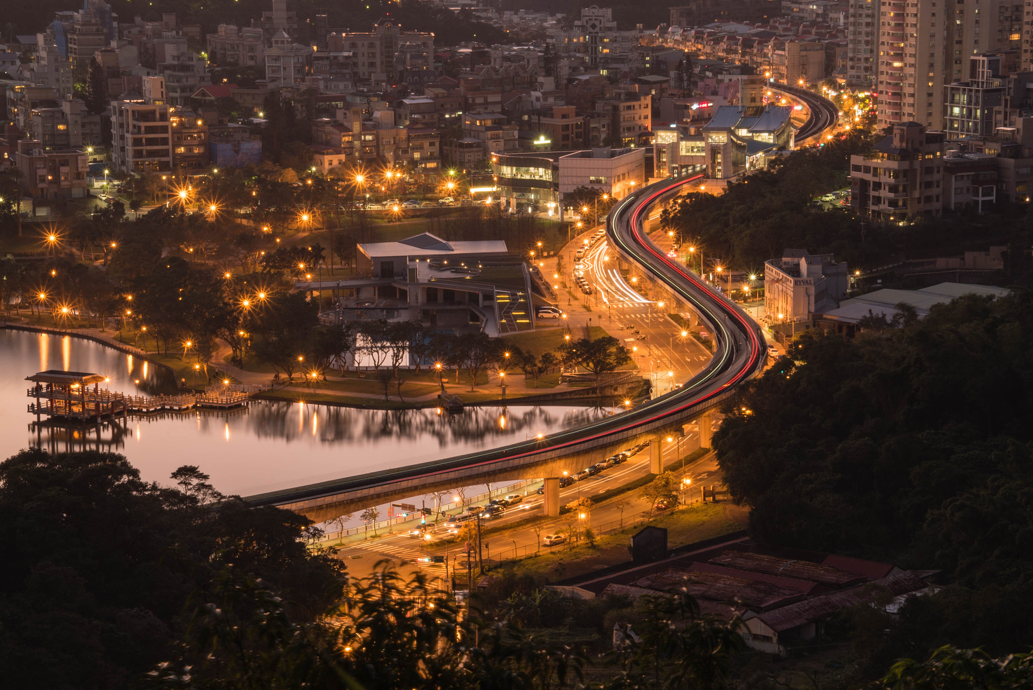 Sony a7S + Sony FE 24-240mm F3.5-6.3 OSS sample photo. Dahu park photography