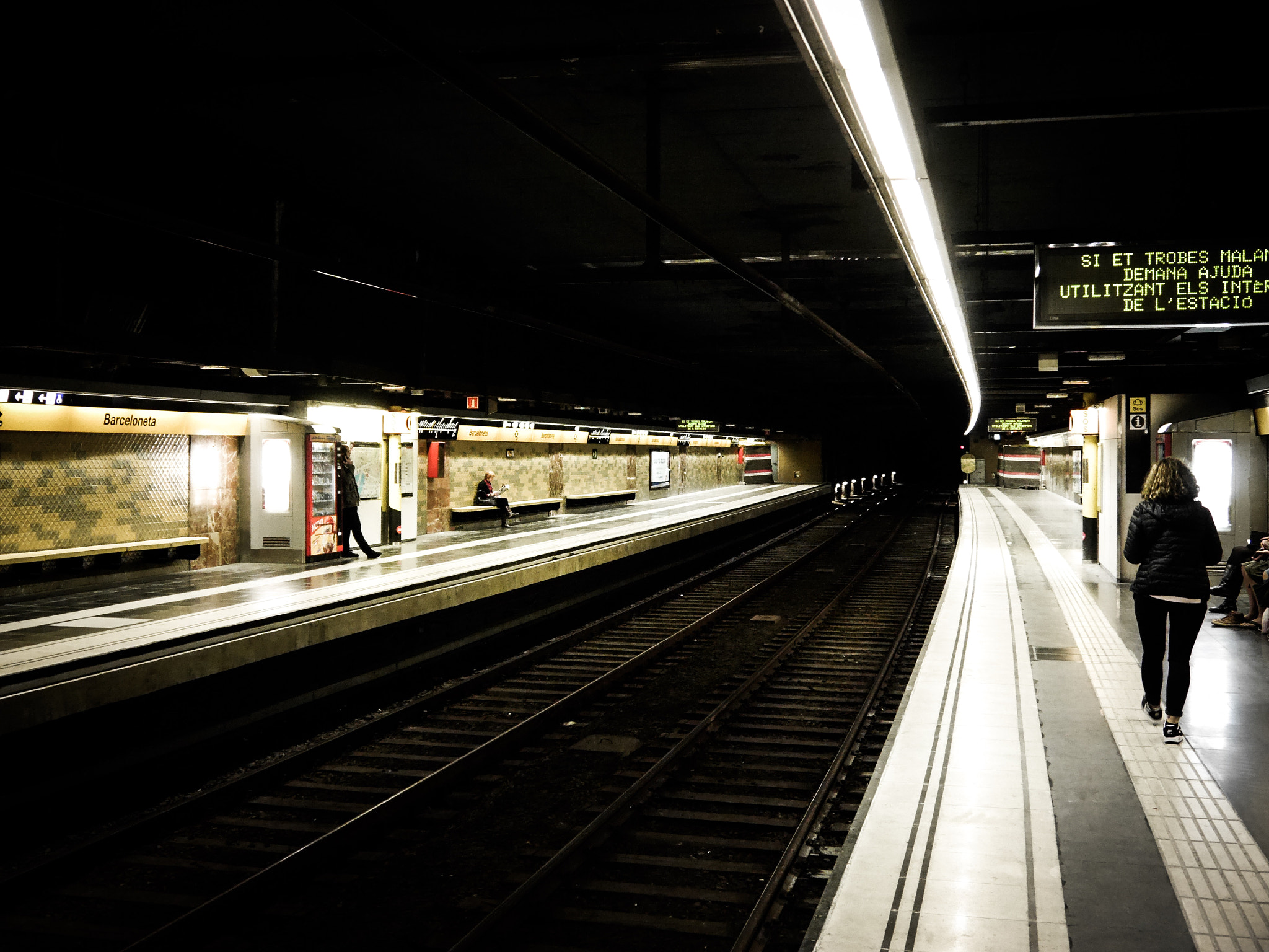 Panasonic Lumix DMC-G6 sample photo. Metro barcelona photography