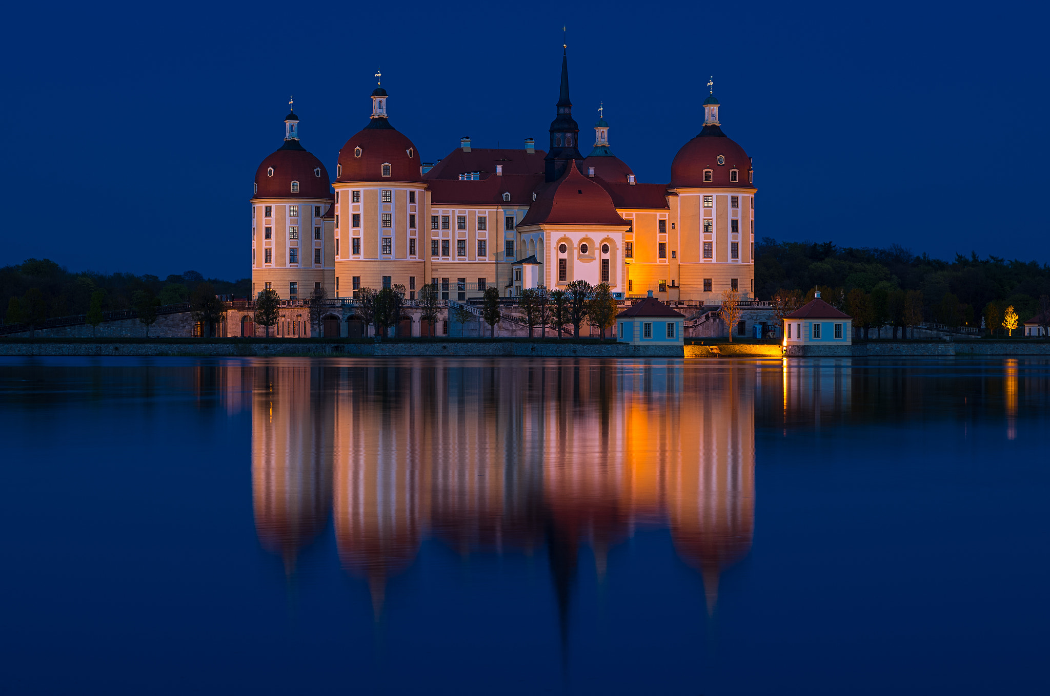 Vario-Elmar 30-90 sample photo. Schloss moritzburg zur blauen stunde photography